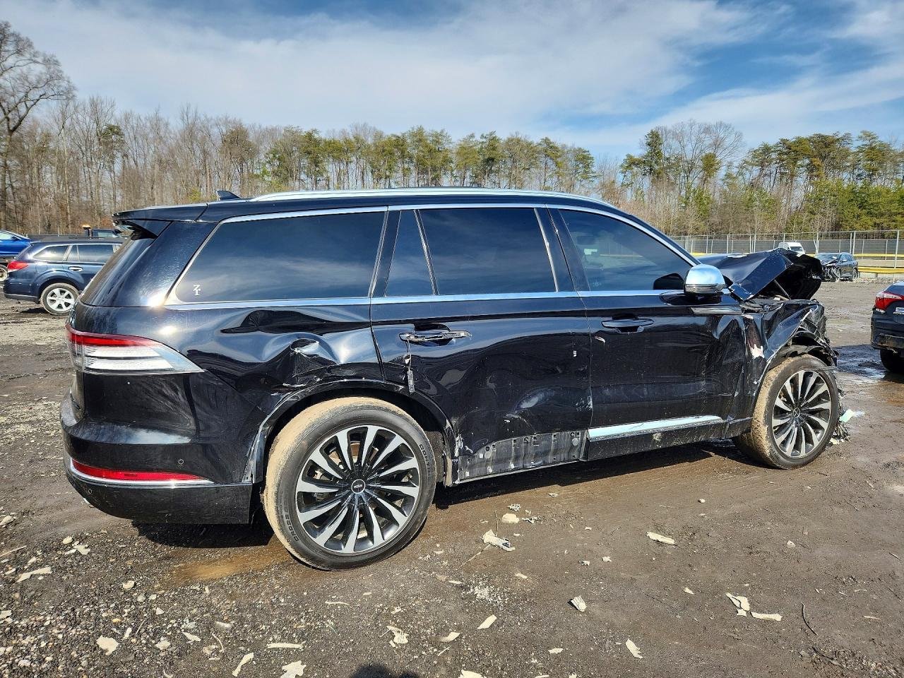 2021 Lincoln Aviator Black Label Grand Touring - Image 3