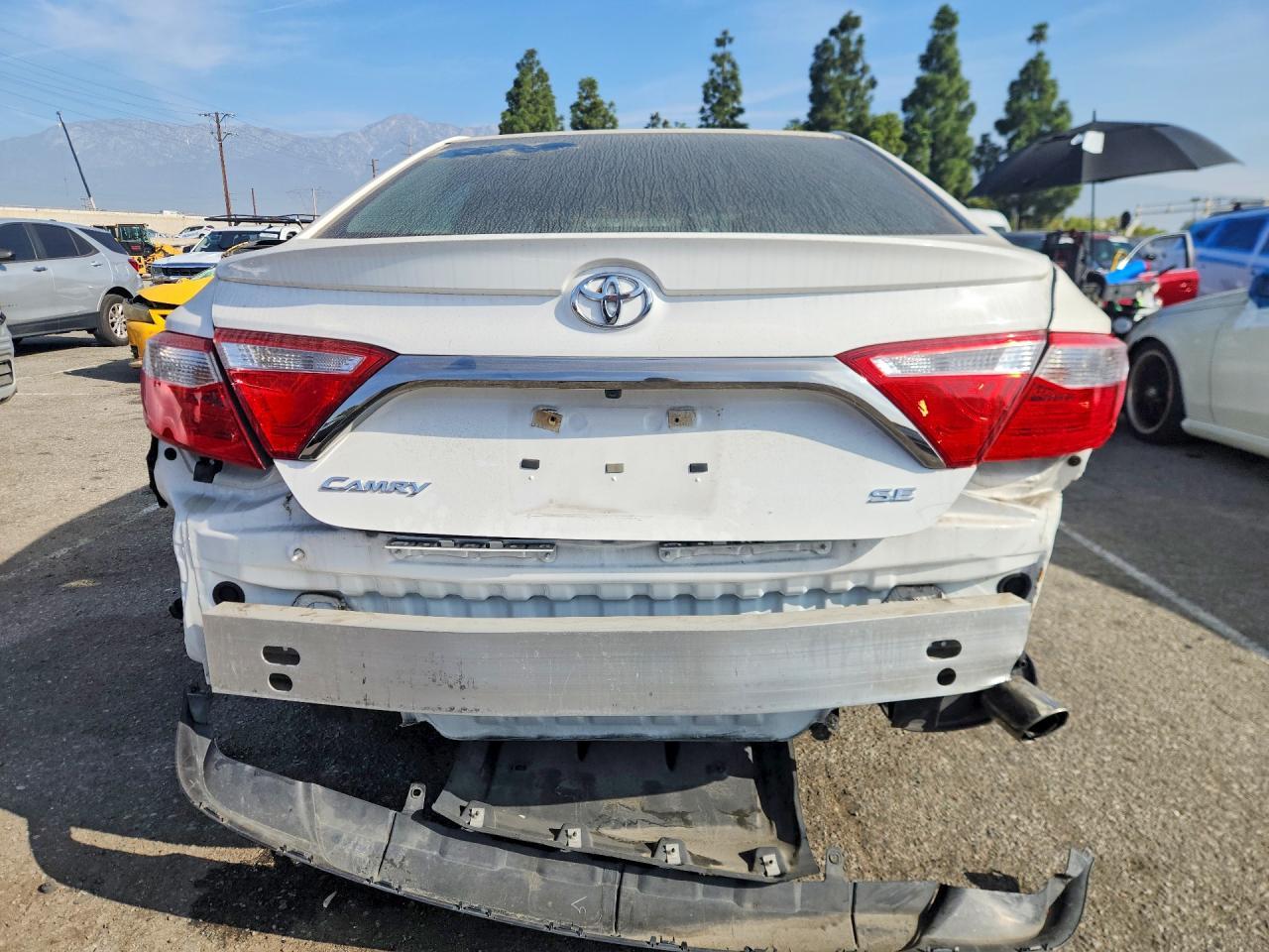 2017 Toyota Camry Se - Фото 6