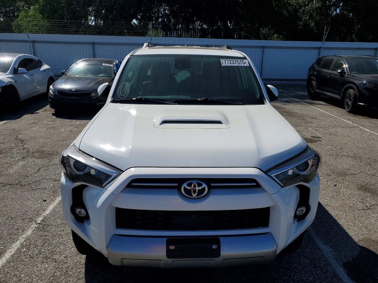 2022 Toyota 4Runner Sr5 Premium - Image 5