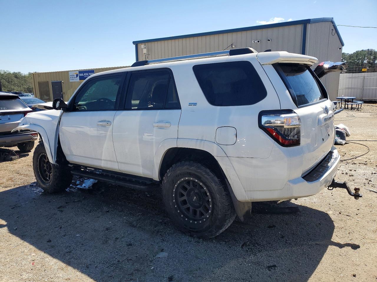 2022 Toyota 4Runner Sr5 - Фото 2