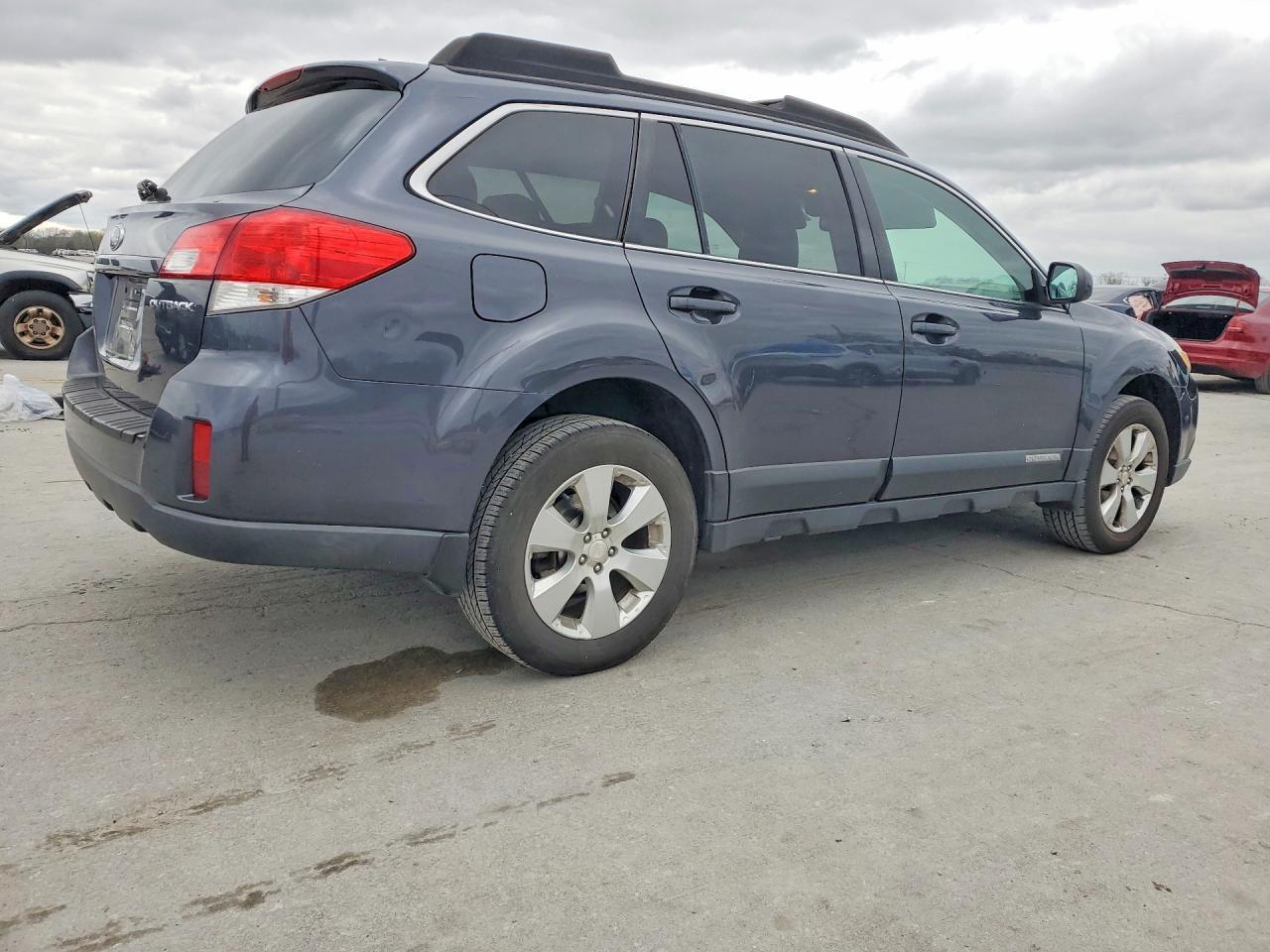 2011 Subaru Outback 2.5I Limited - Image 3