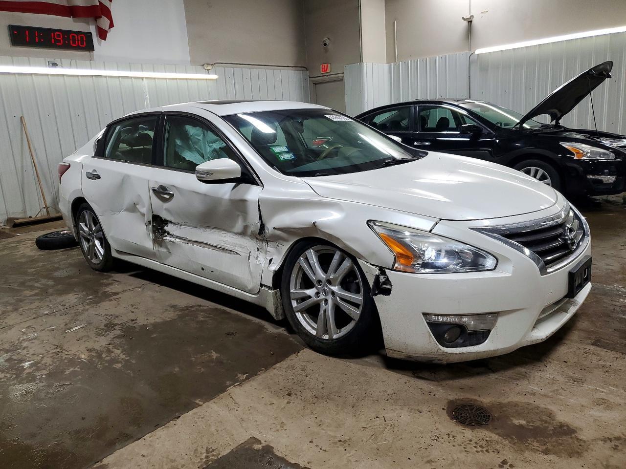 2013 Nissan Altima 3.5 S - Image 4