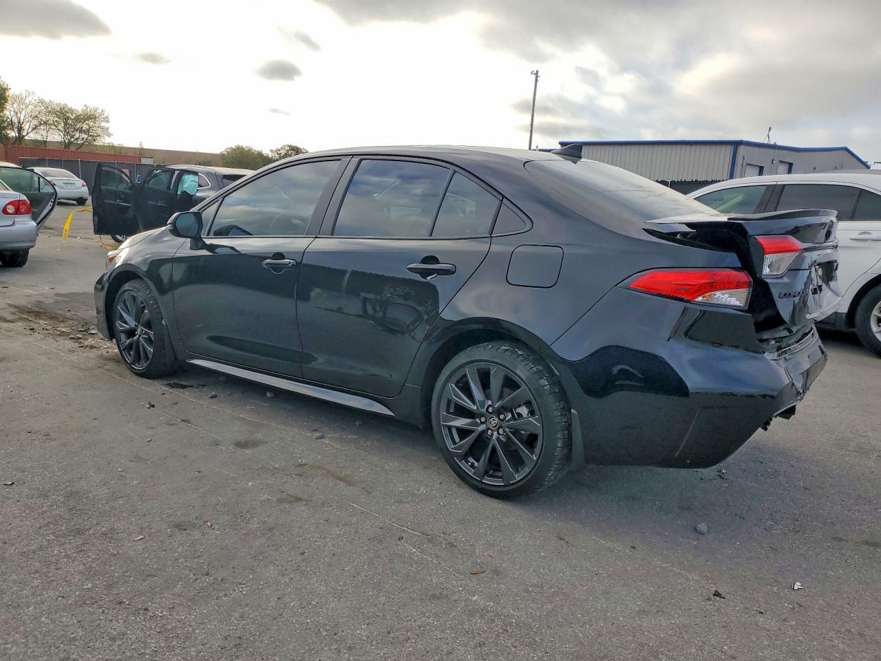 2025 Toyota Corolla Se - Фото 2