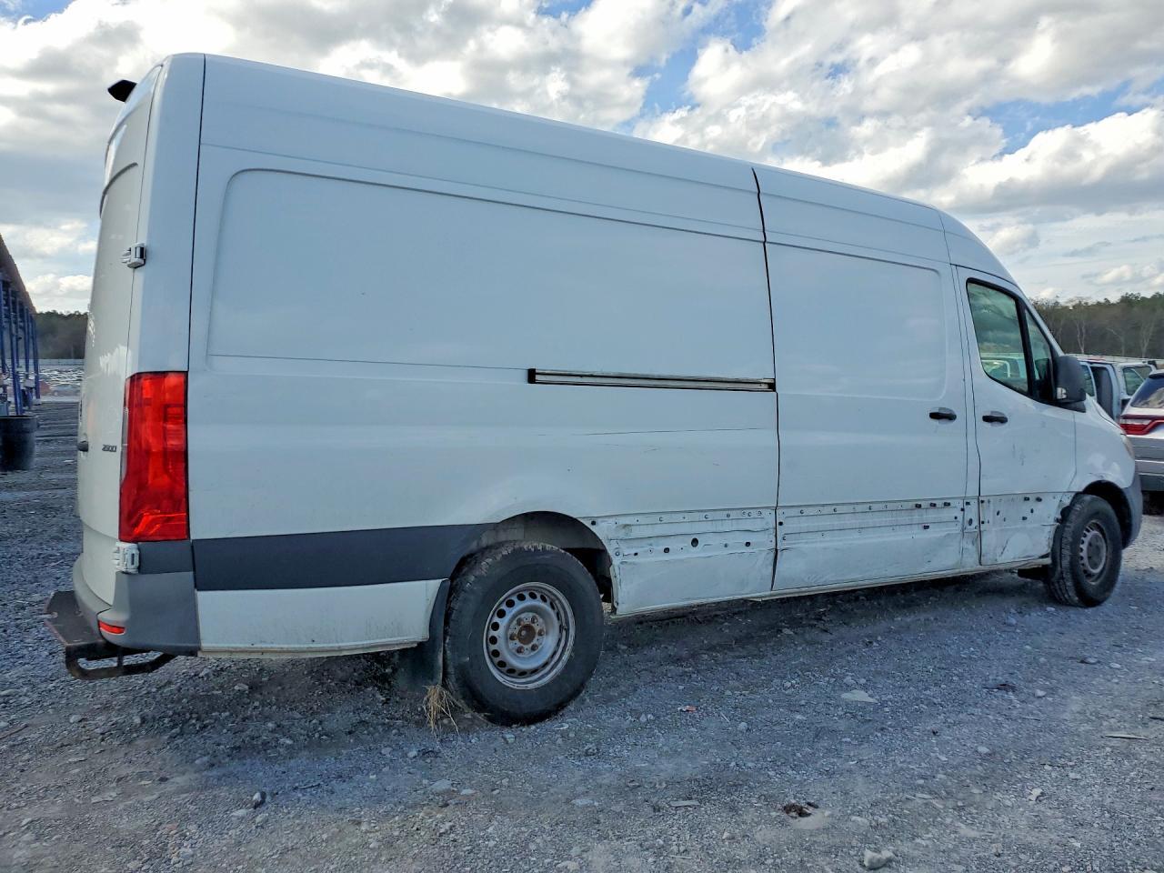 2021 Mercedes-Benz Sprinter 2500 - Фото 3
