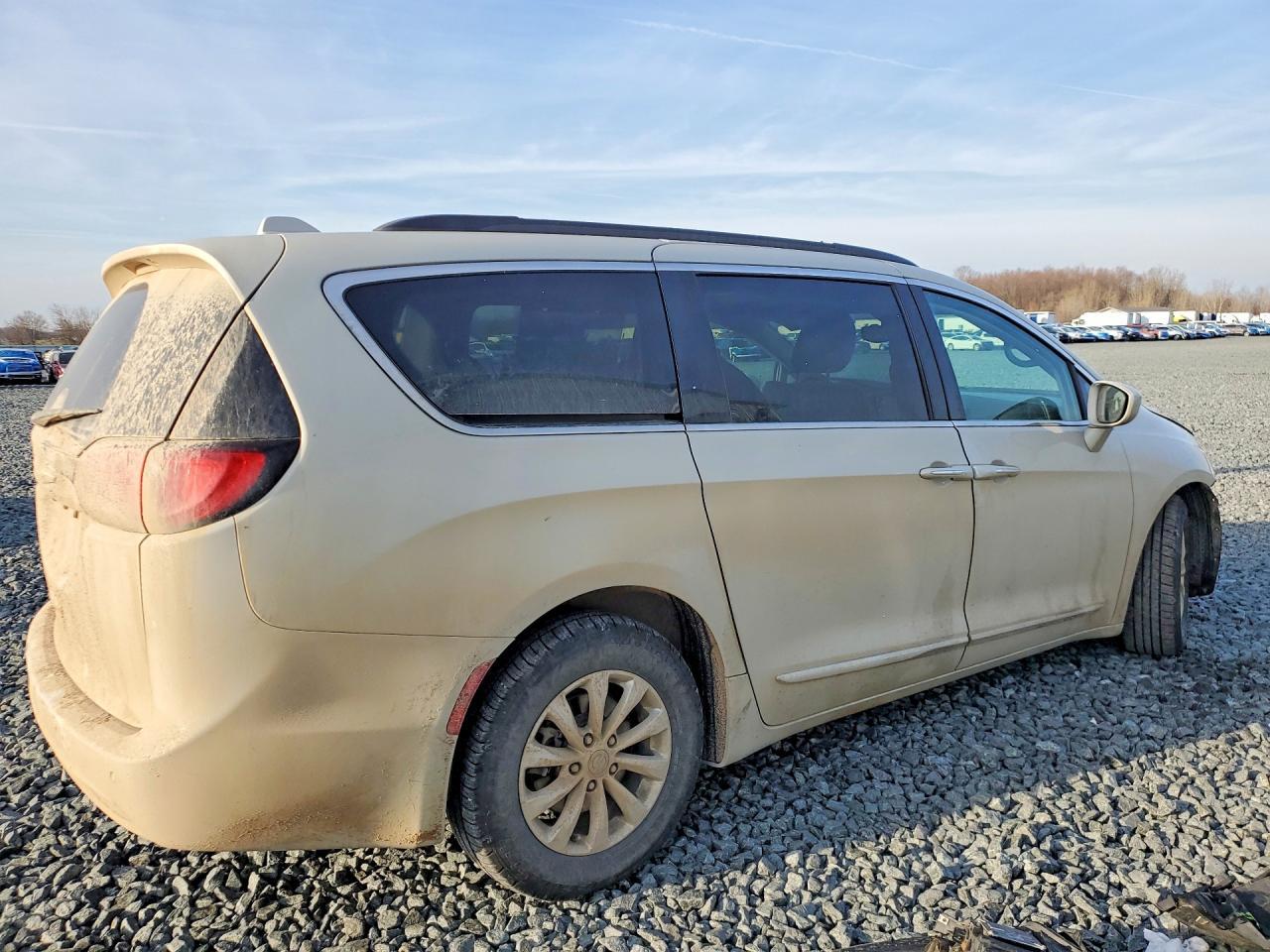 2017 Chrysler Pacifica Touring L - Image 3