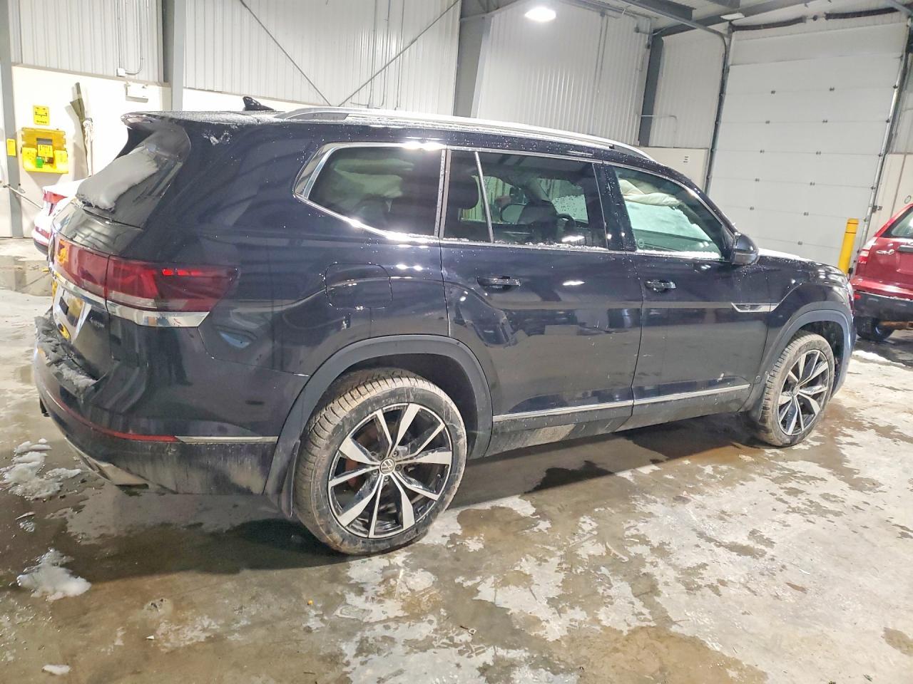 2024 Volkswagen Atlas Sel Premium R-Line - Image 3