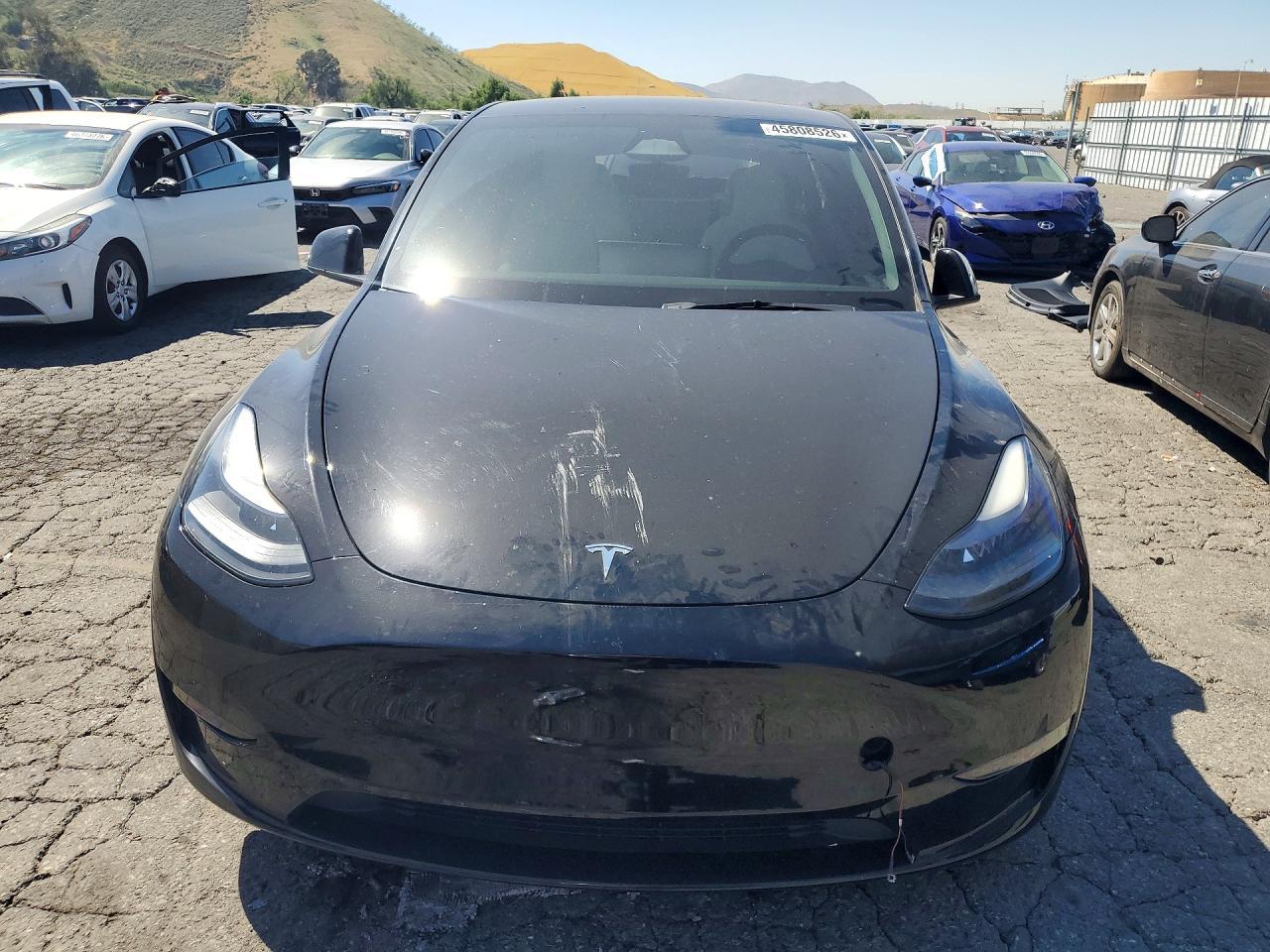 2023 Tesla Model Y - Image 5