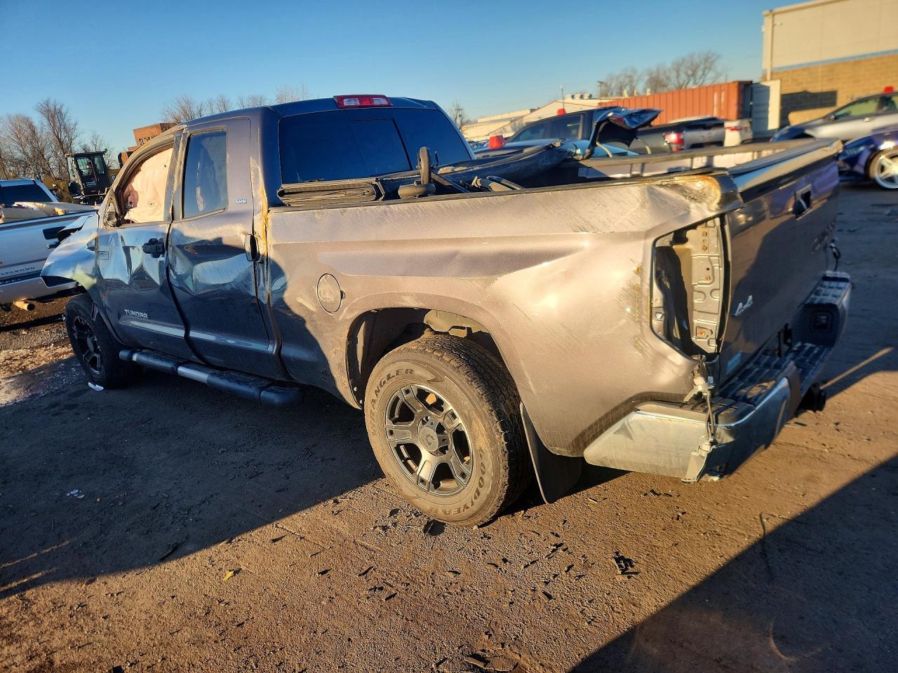 2014 Toyota Tundra Sr5 - Image 2