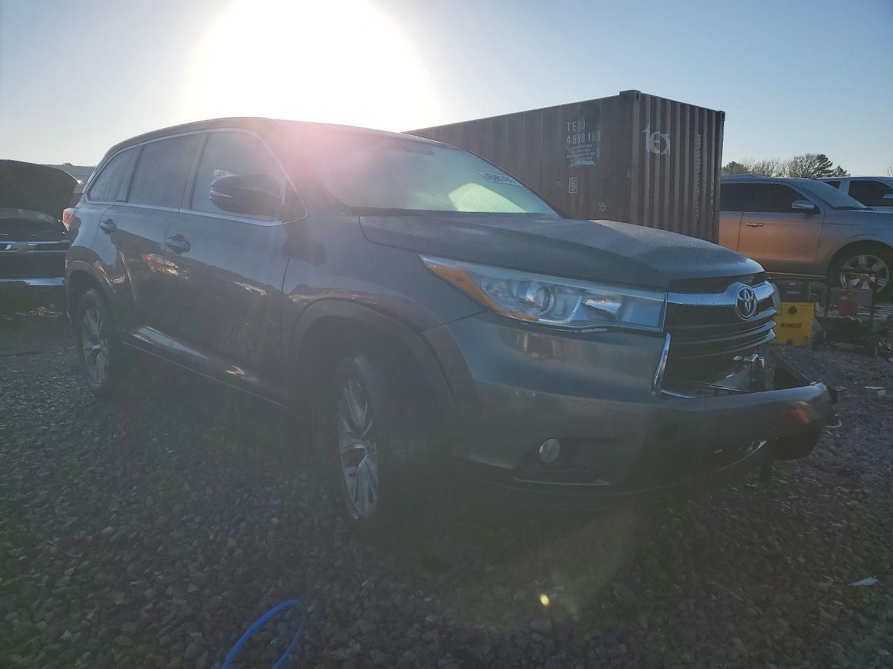 2015 Toyota Highlander Le Plus - Image 4