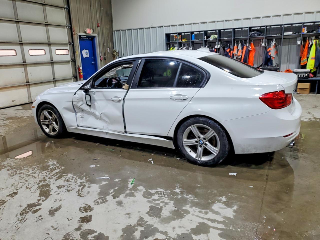 2013 BMW 328 Xi - Image 2