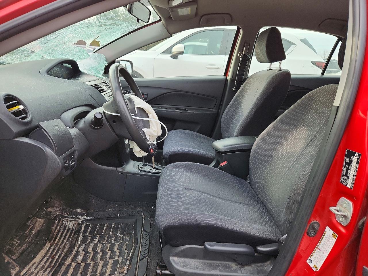 2010 Toyota Yaris Base - Фото 7