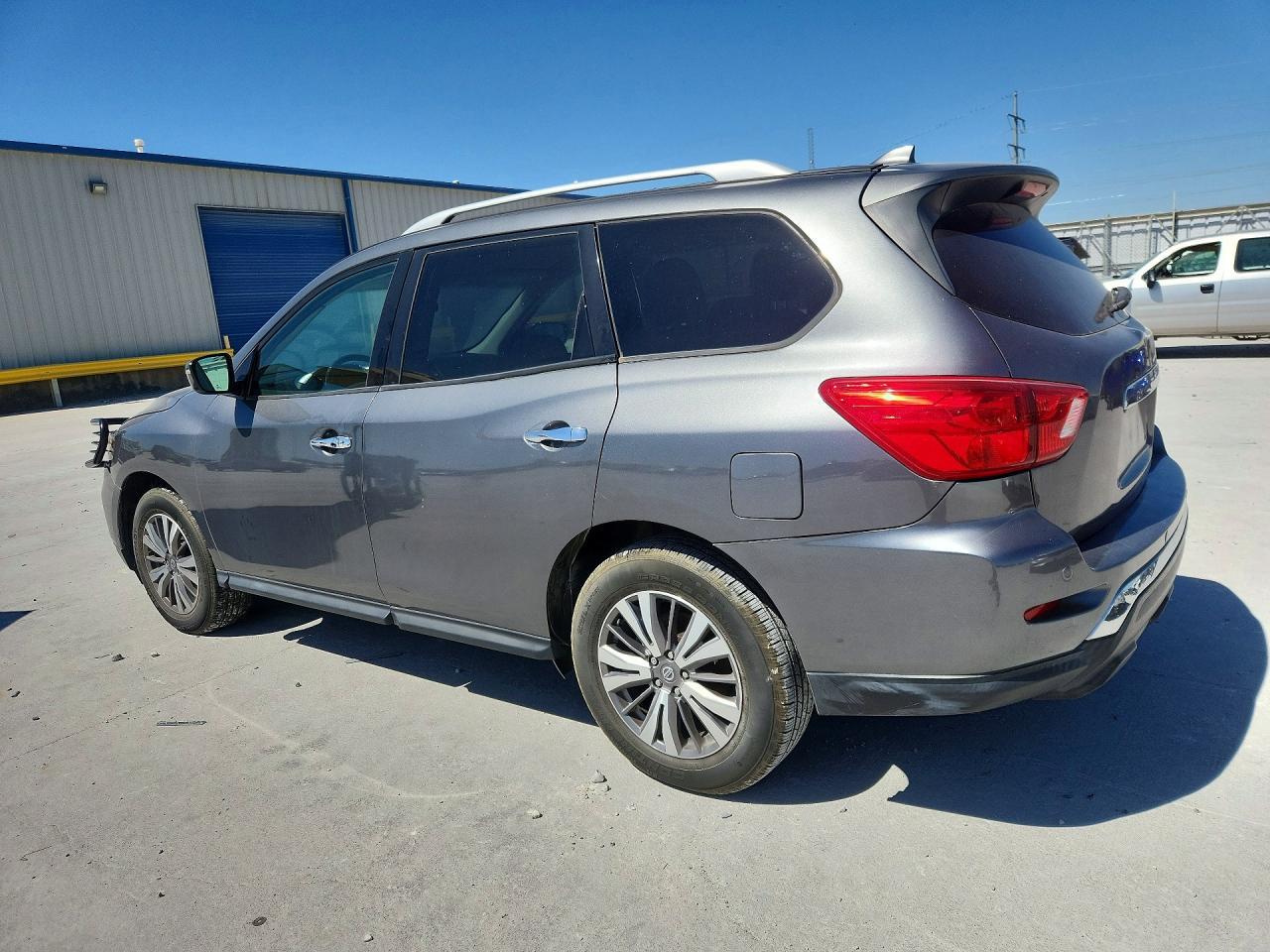 2019 Nissan Pathfinder S - Фото 2