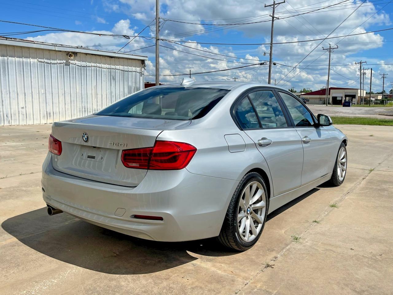 2018 BMW 320 I - Image 4