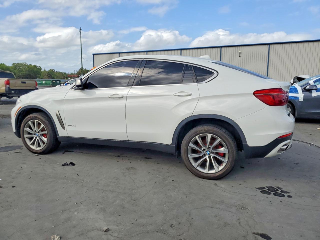 2017 BMW X6 xDrive35I - Фото 2