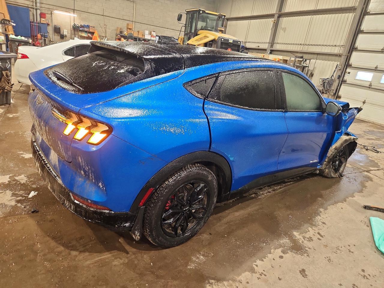 2025 Ford Mustang Mach-E Premium - Фото 3