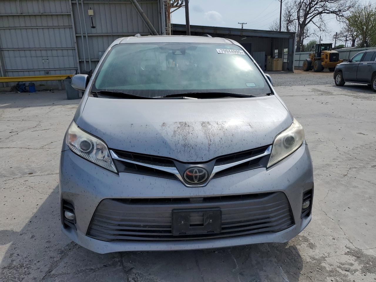 2018 Toyota Sienna Xle Premium 8-Passenger - Фото 5