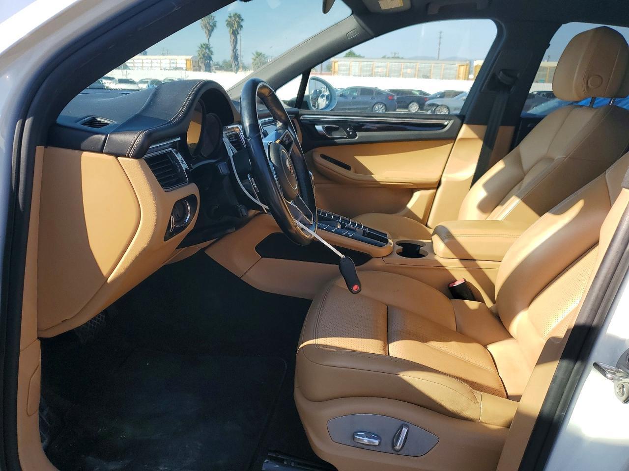 2017 Porsche Macan - Image 7