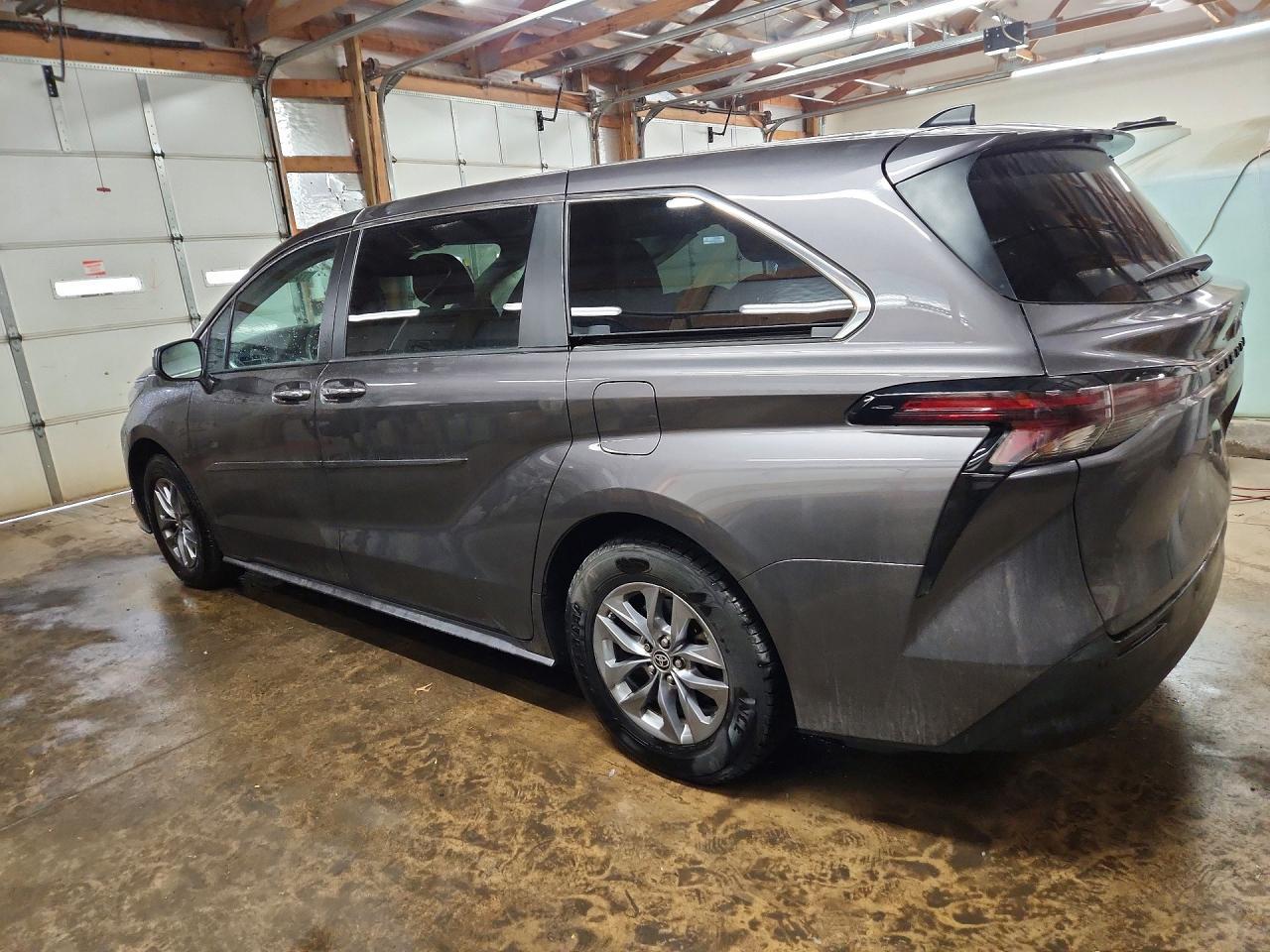 2023 Toyota Sienna Xle 8-Passenger - Фото 2