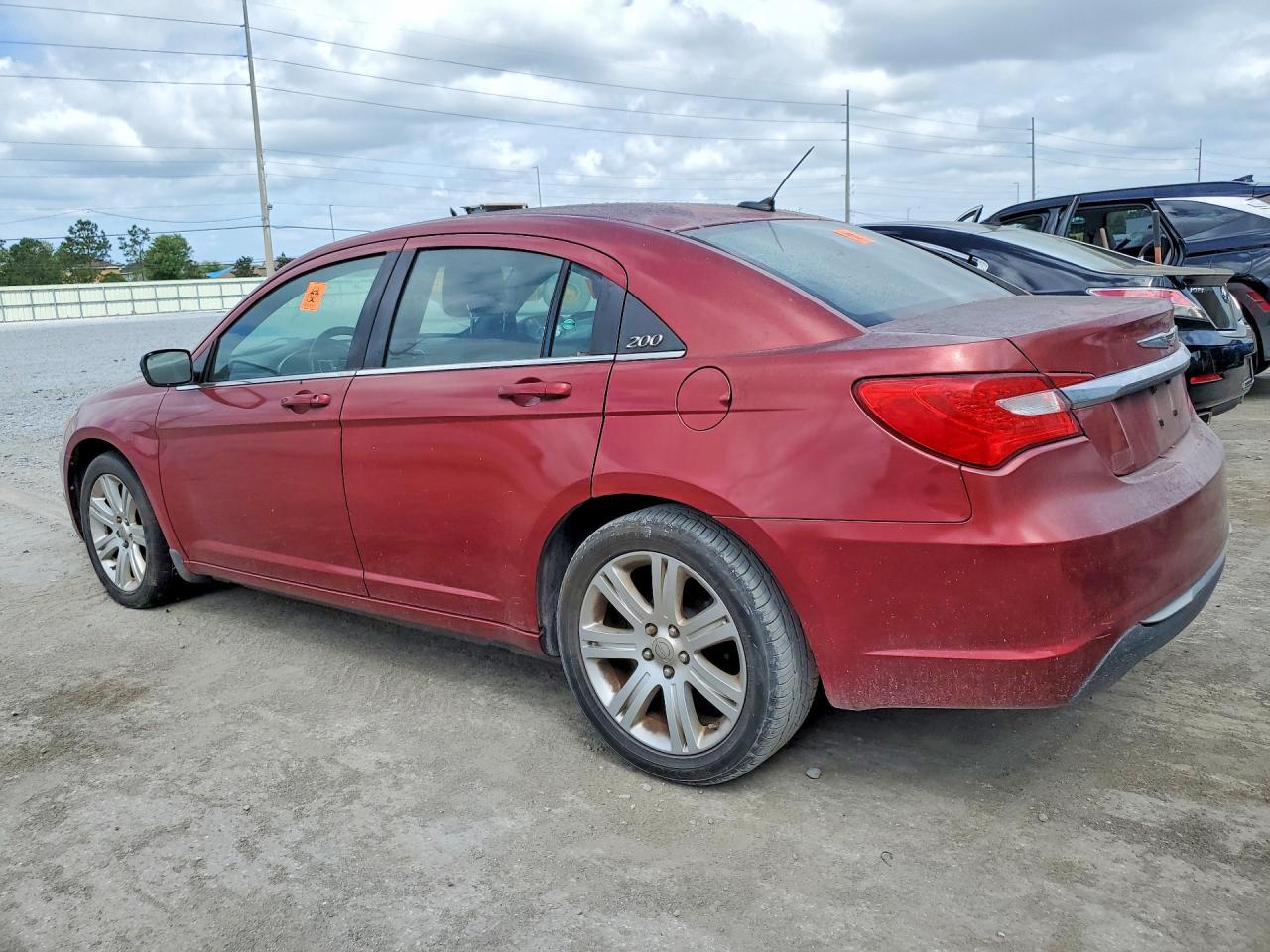 2013 Chrysler 200 Touring - Фото 2