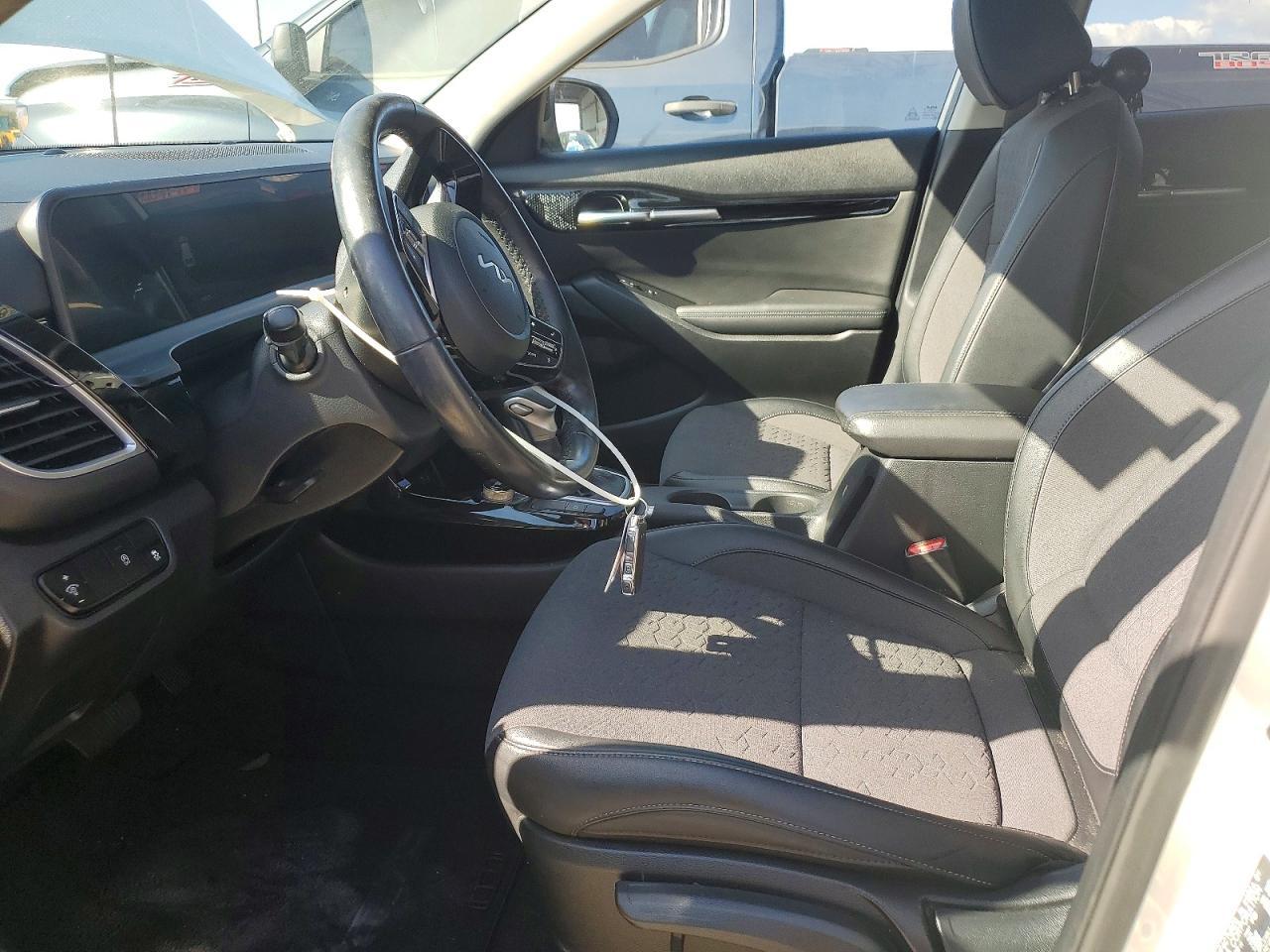 2025 Kia Seltos S - Фото 7