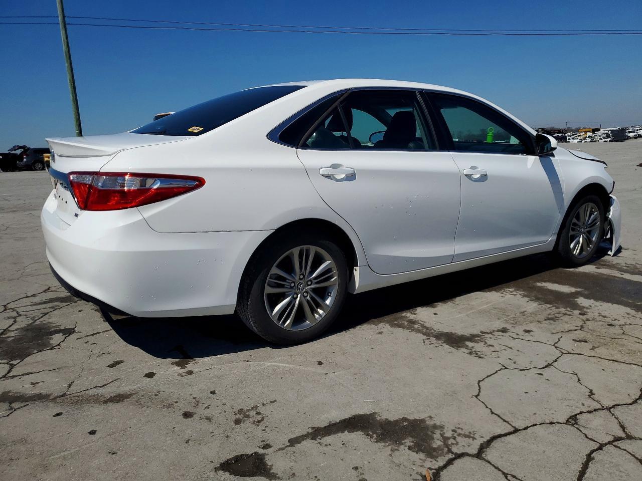 2016 Toyota Camry Se - Фото 3