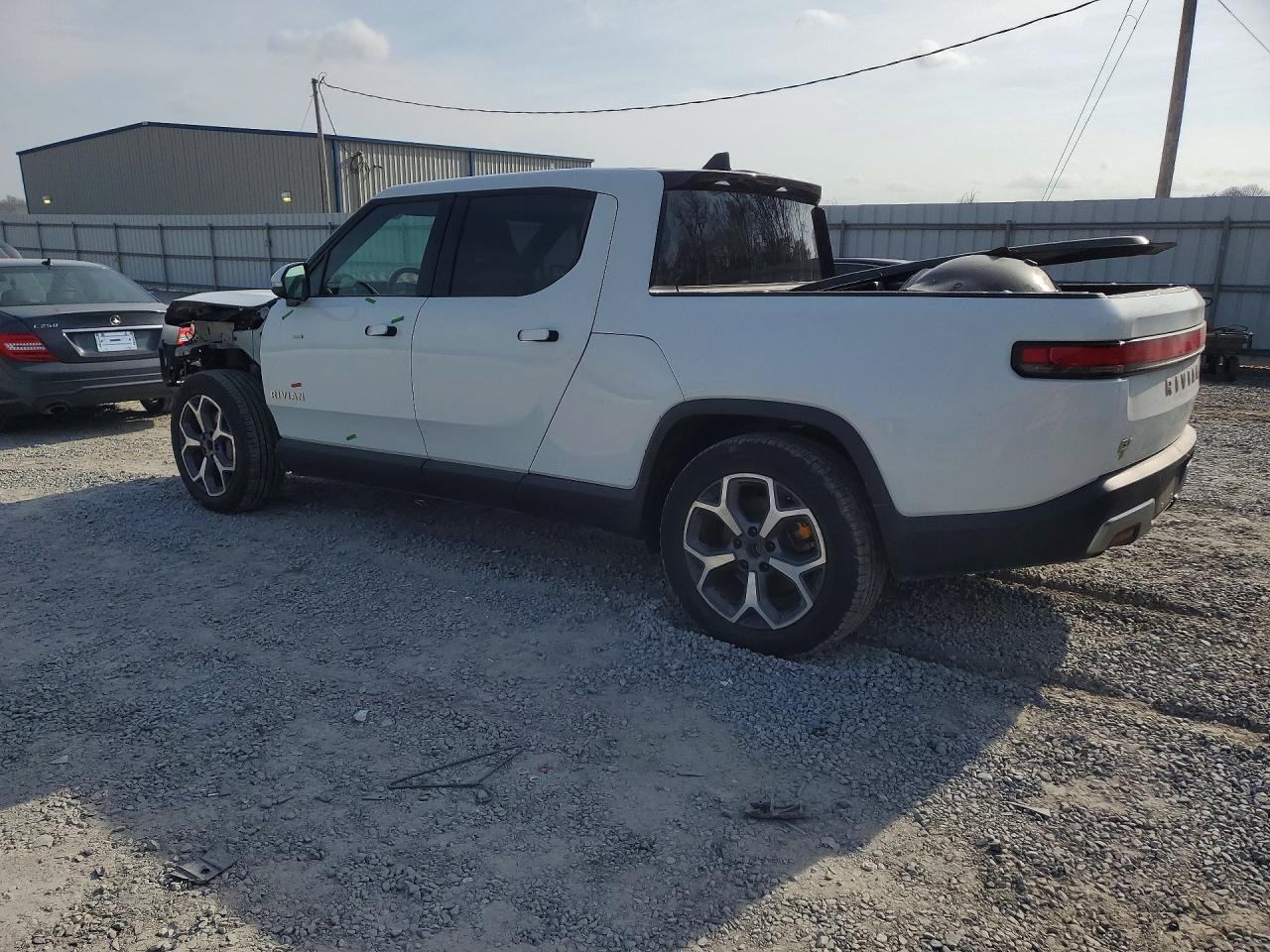 2022 Rivian R1T Adventure - Фото 2
