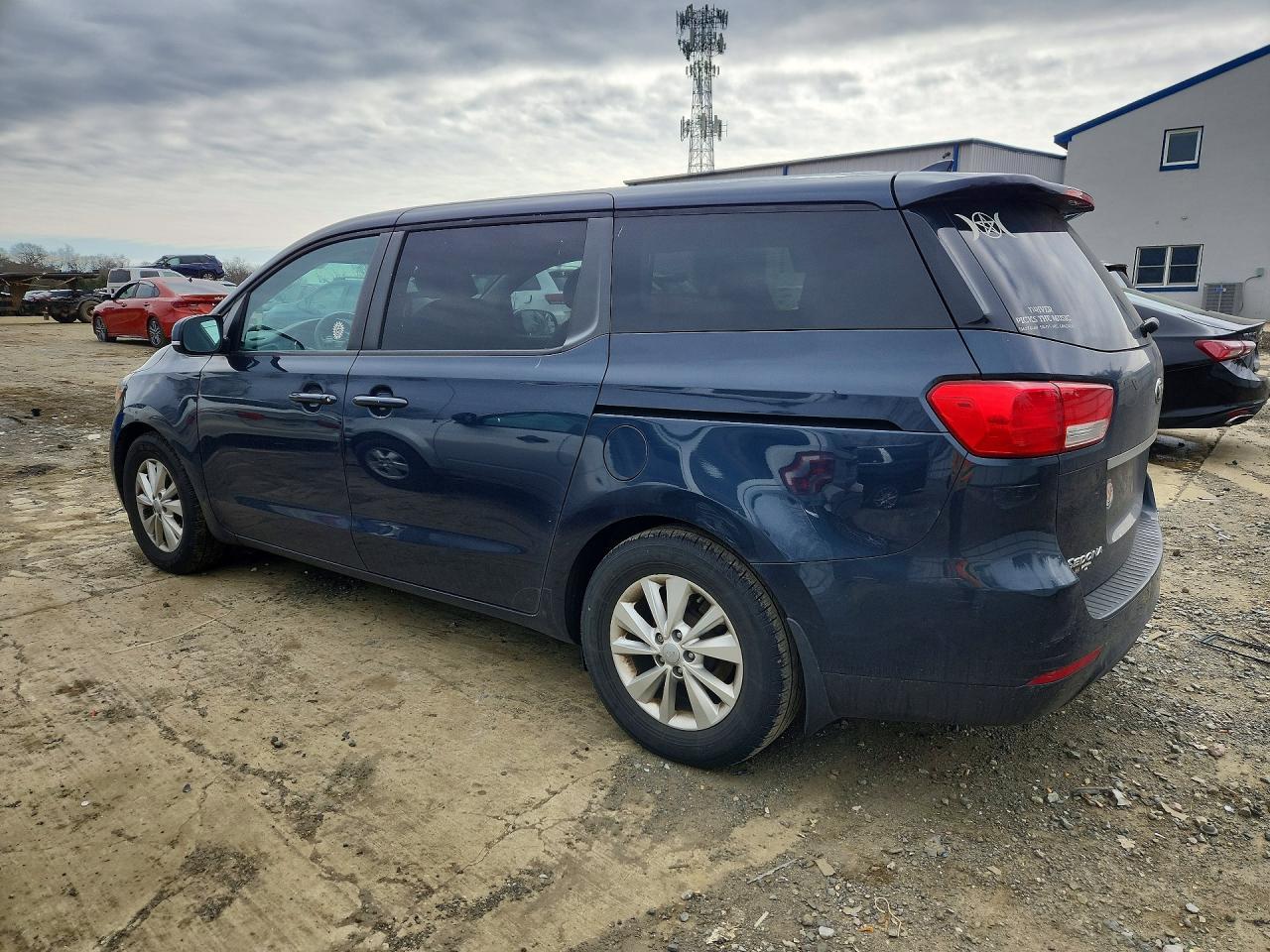 2017 Kia Sedona Lx - Фото 2