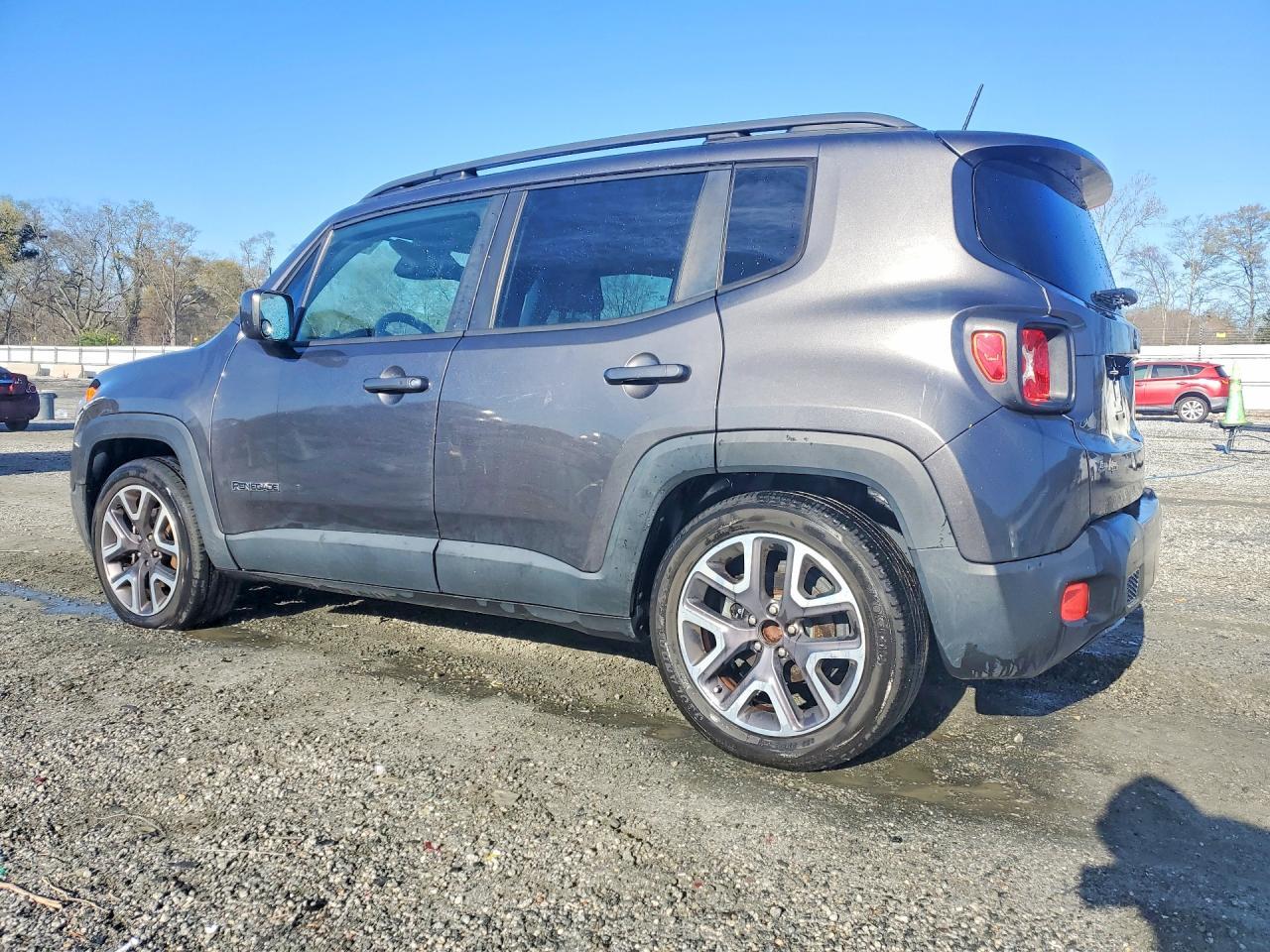 2017 Jeep Renegade Latitude - Image 2