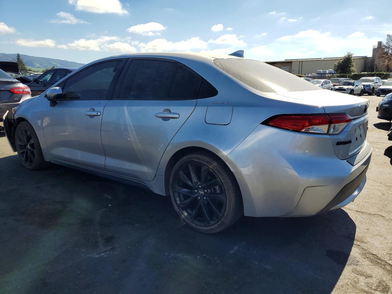 2021 Toyota Corolla Le - Фото 2