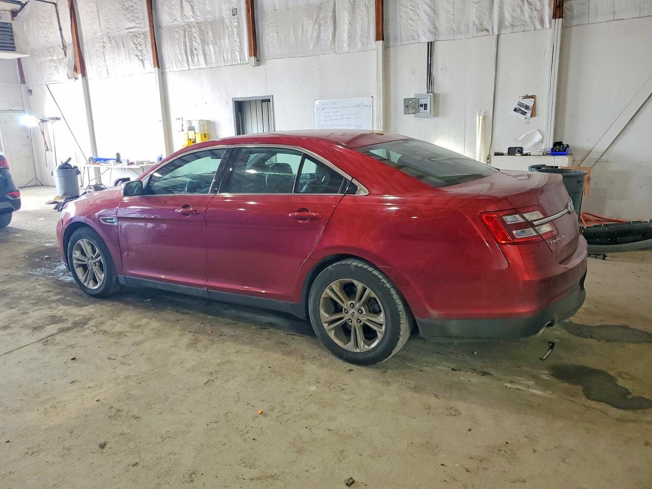 2013 Ford Taurus - Фото 2