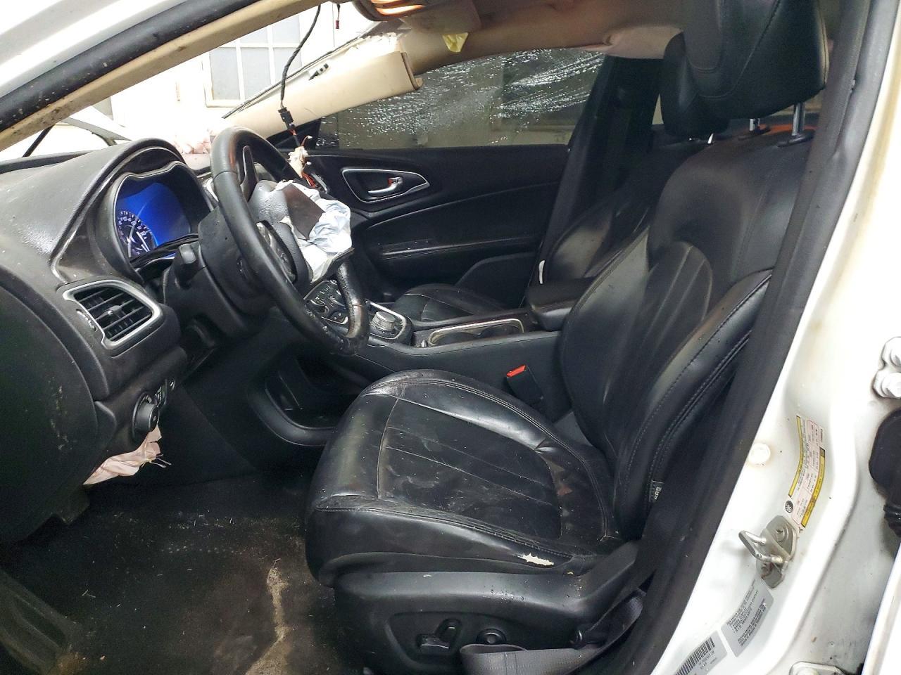 2015 Chrysler 200 C - Image 7