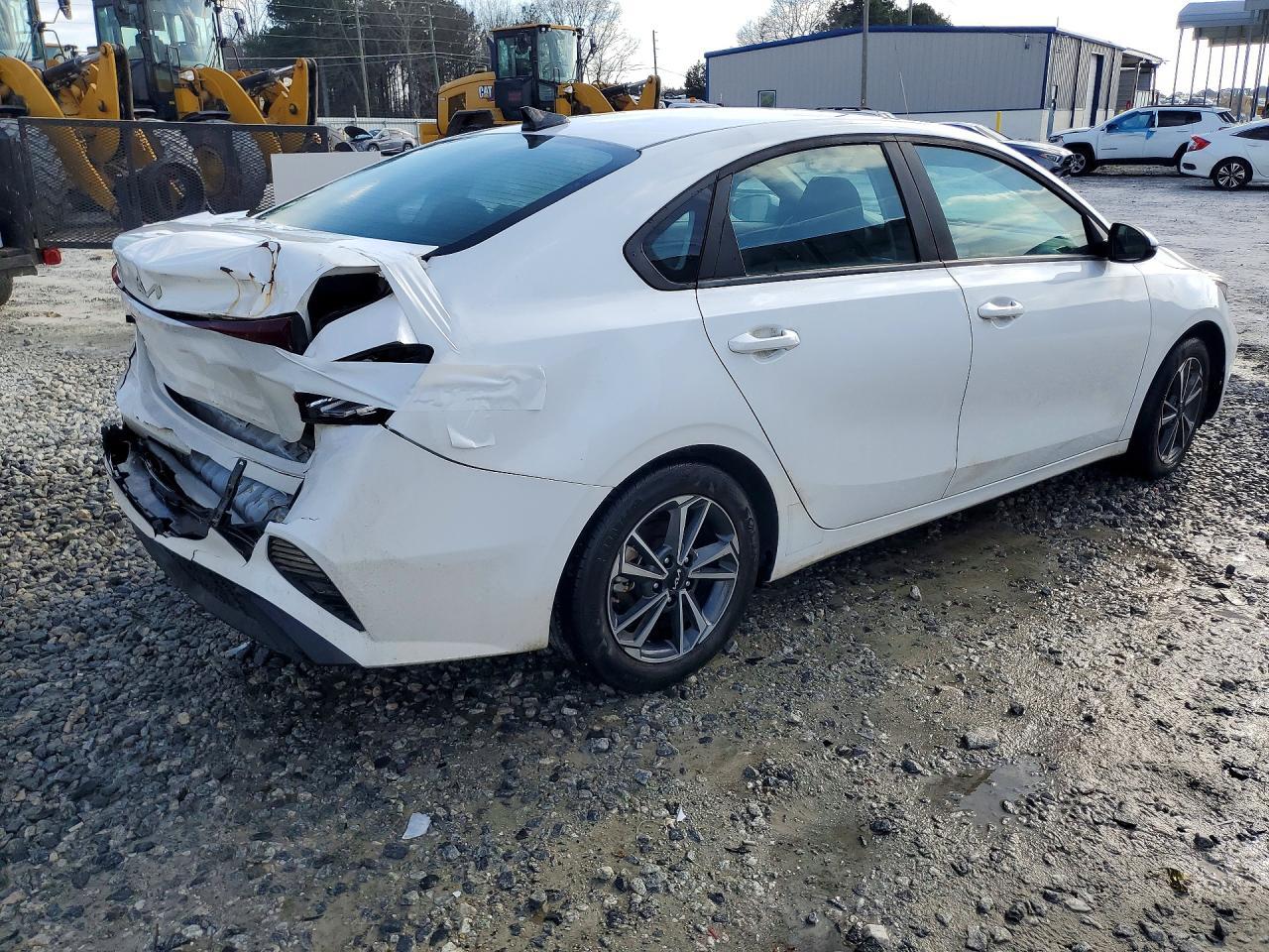 2022 Kia Forte Lxs - Фото 3