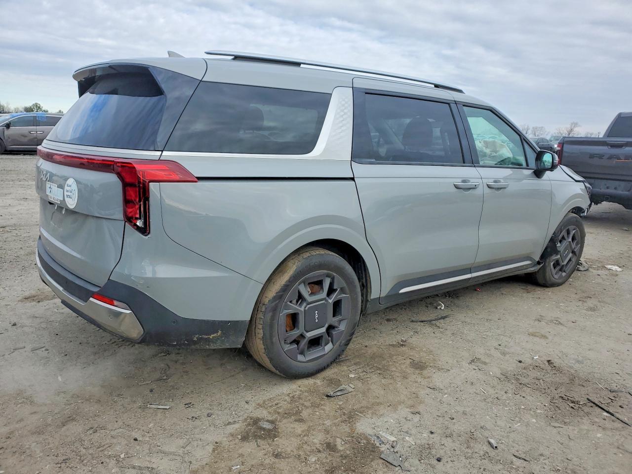 2025 Kia Carnival Sx - Image 3
