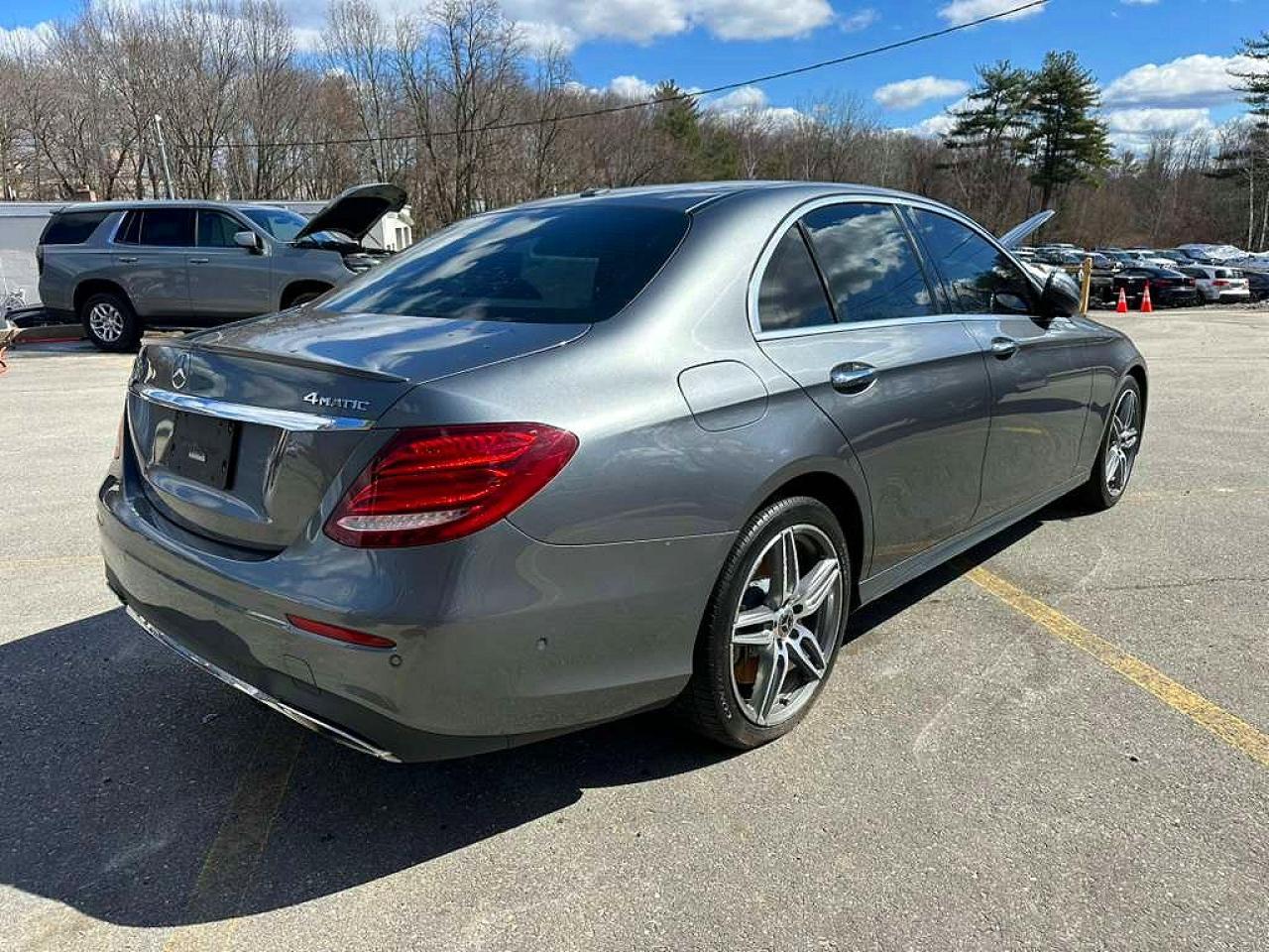 2018 Mercedes-Benz E 400 4Matic - Фото 3