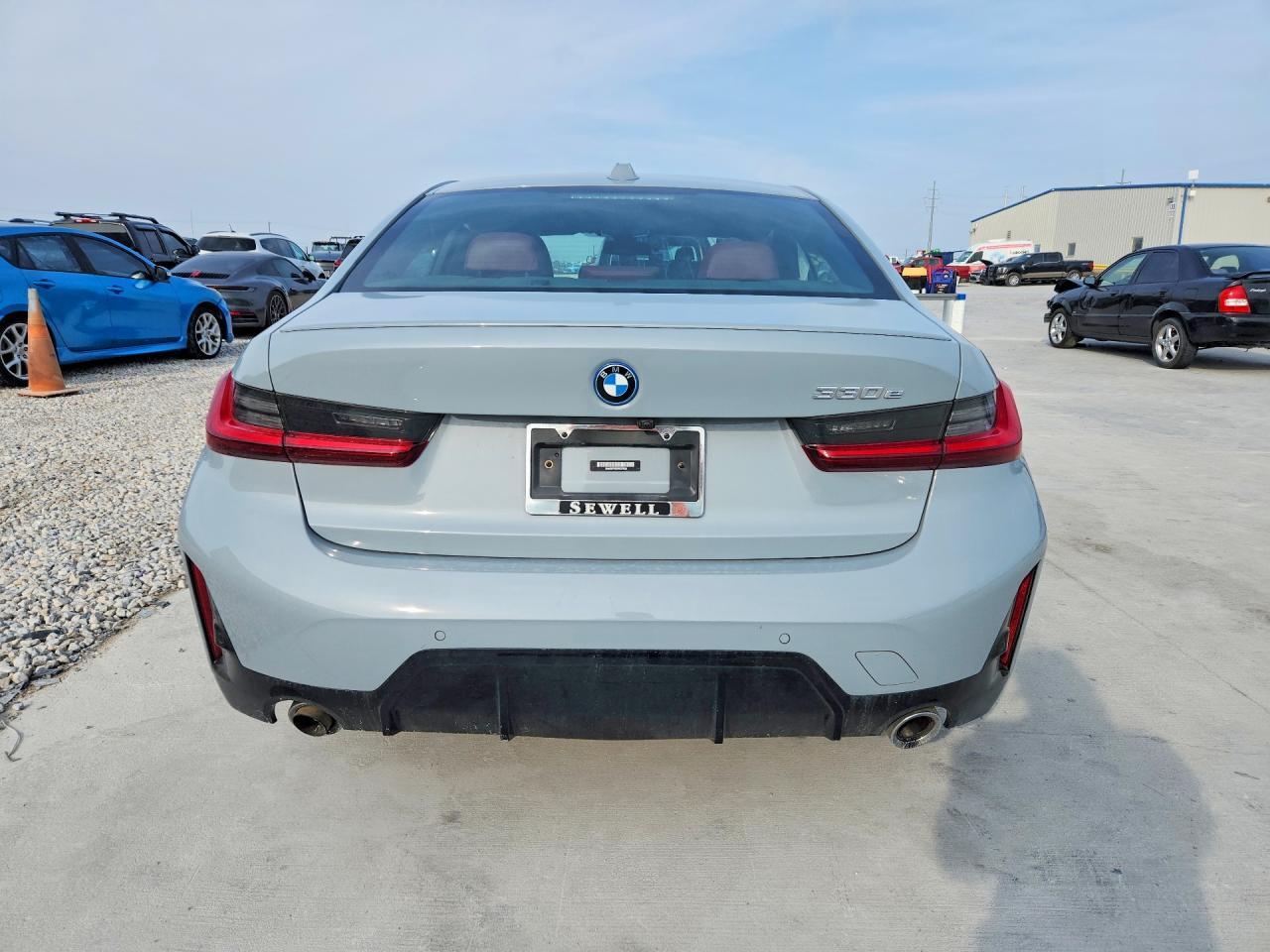 2023 BMW 330E - Фото 6