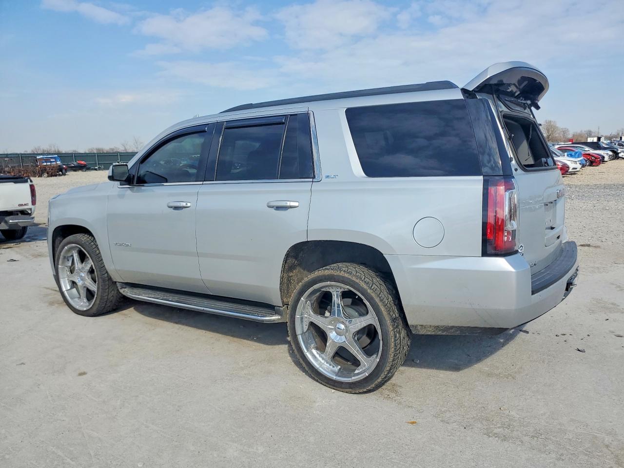 2019 GMC Yukon - Image 2