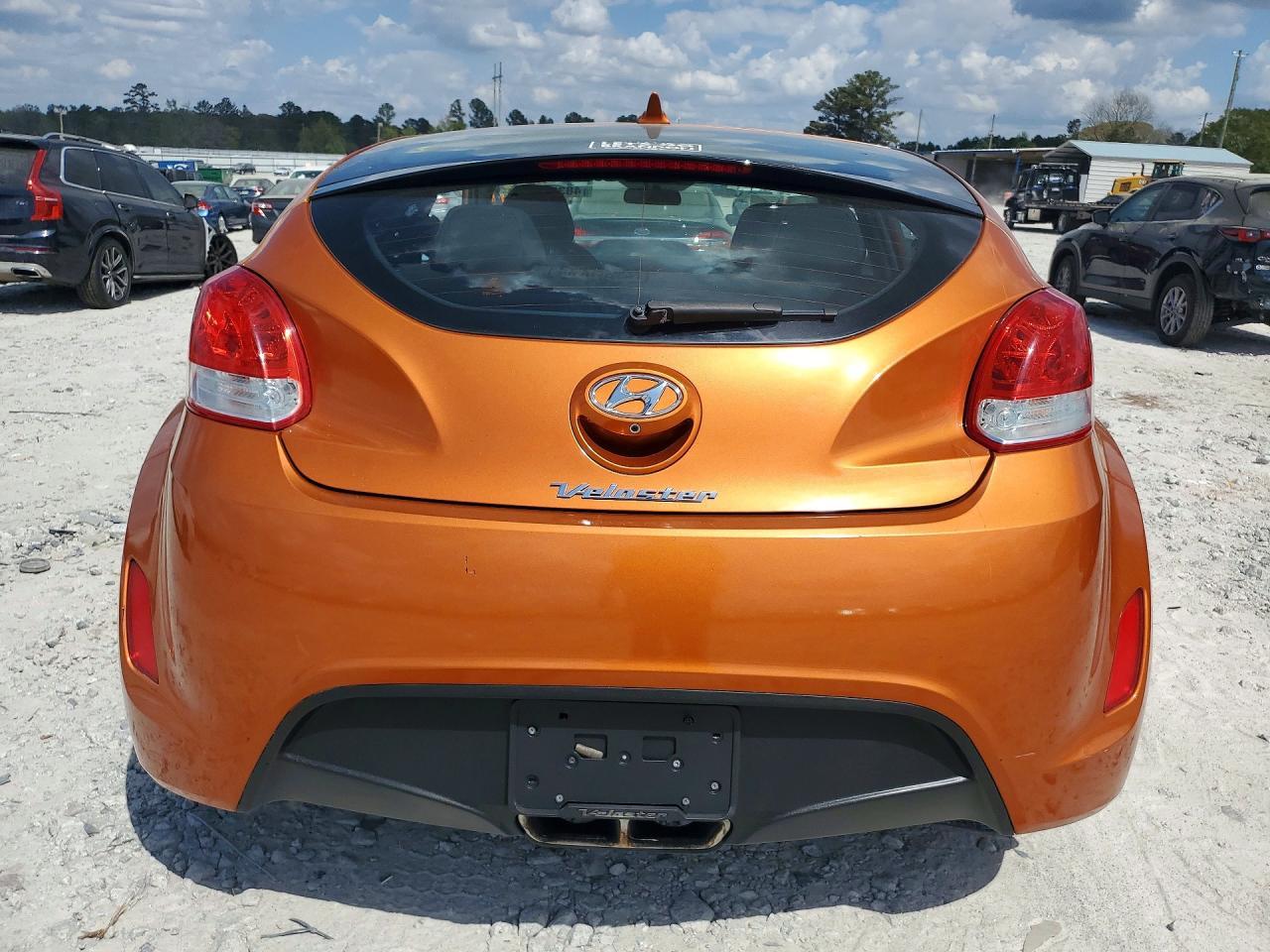 2016 Hyundai Veloster Base - Фото 6