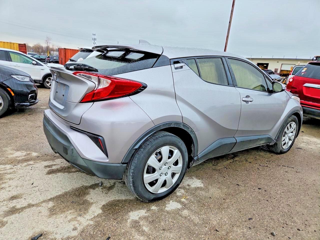 2019 Toyota C-Hr Le - Image 3