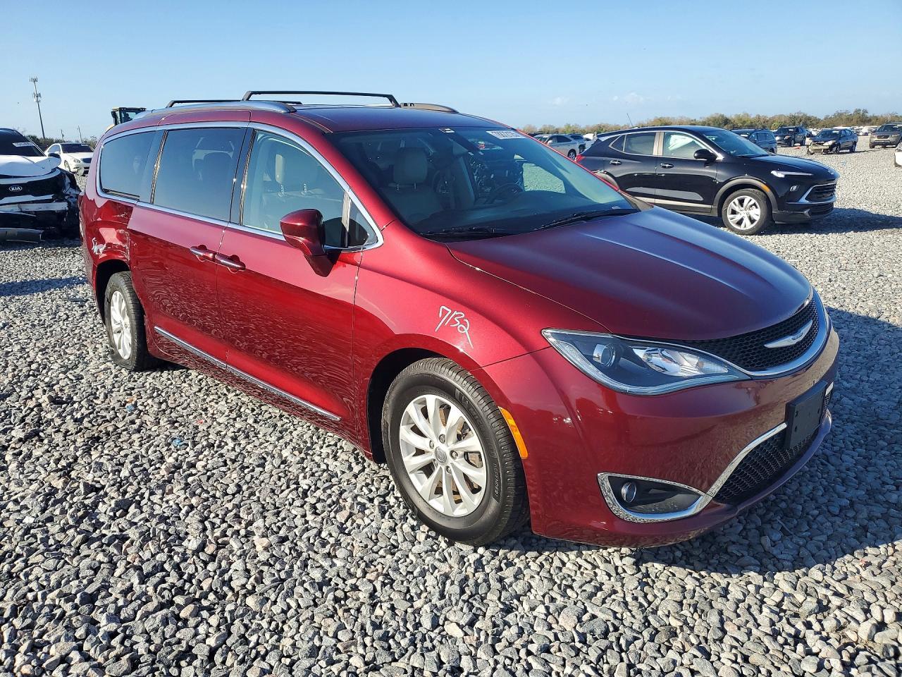 2018 Chrysler Pacifica Touring L - Image 4