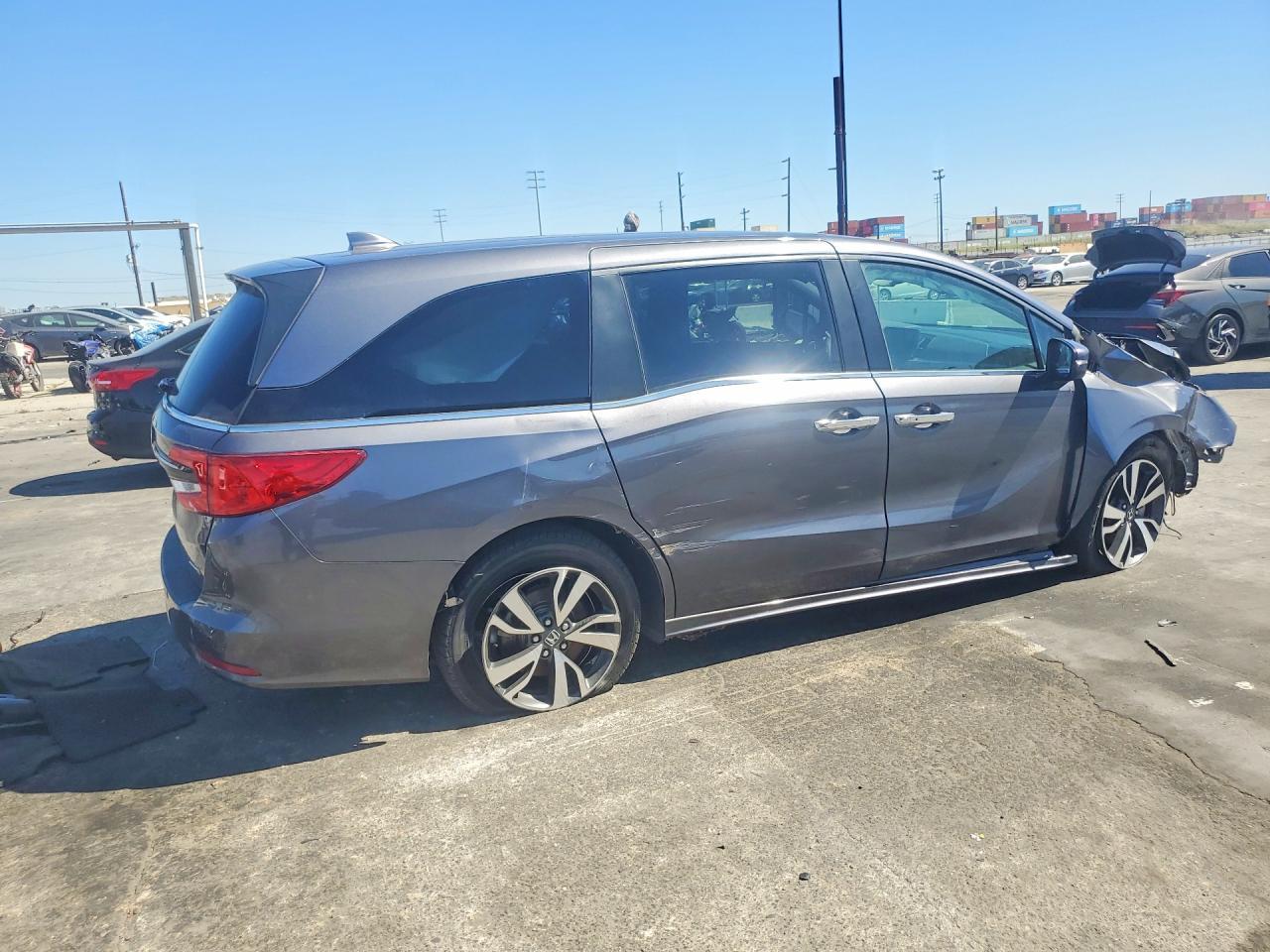 2021 Honda Odyssey Touring - Image 3
