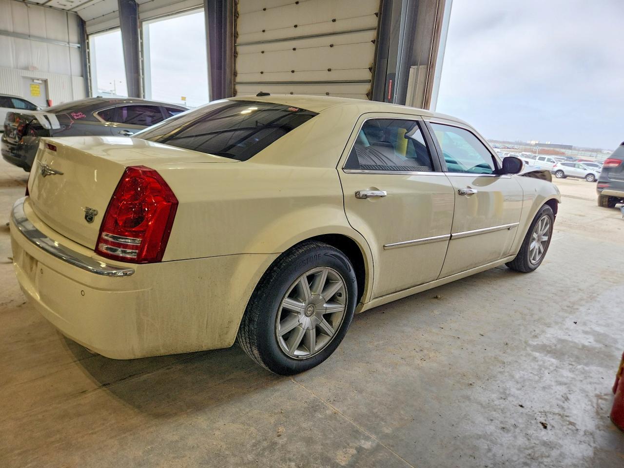 2009 Chrysler 300C - Фото 3