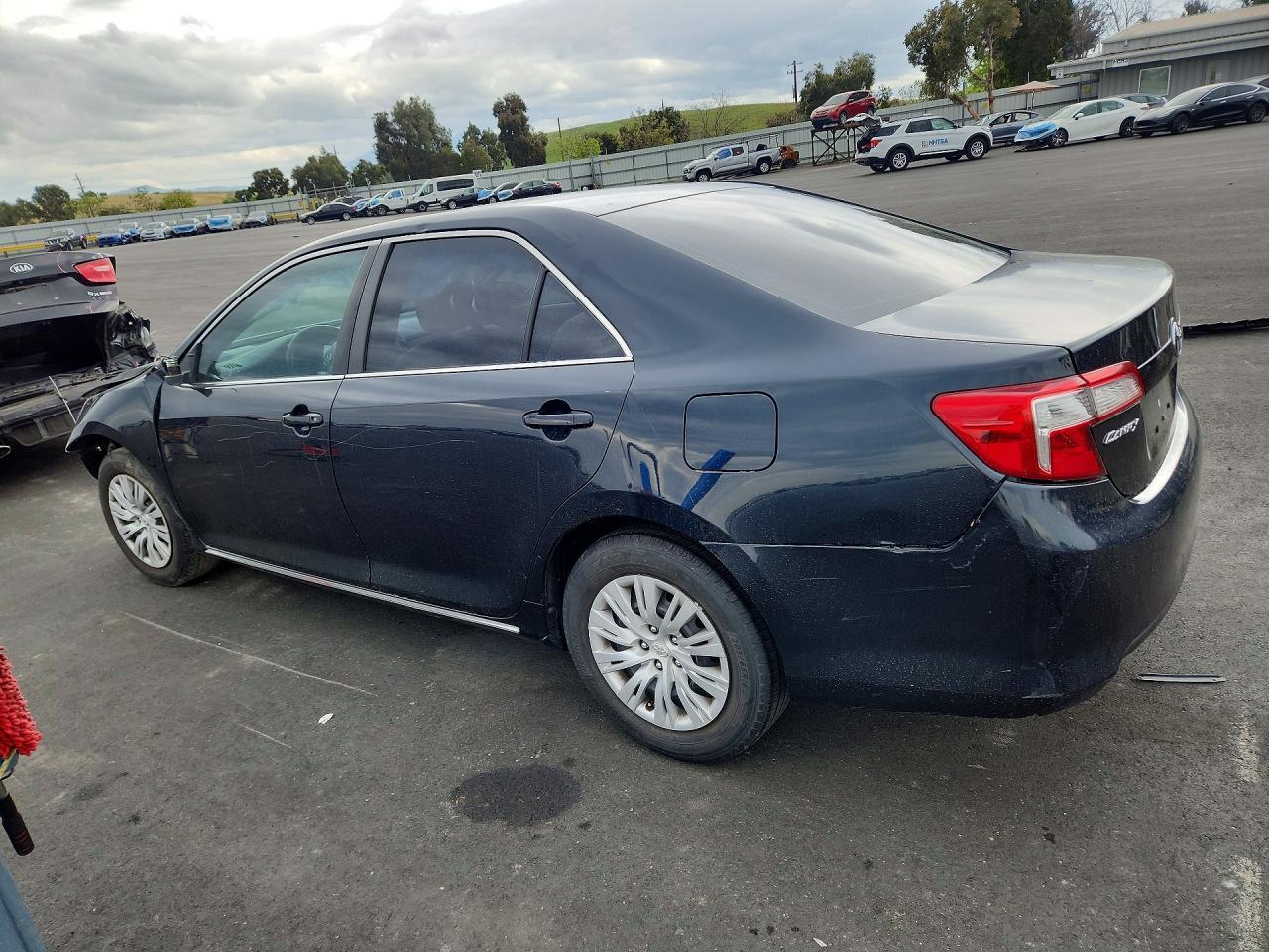 2012 Toyota Camry Le - Фото 2