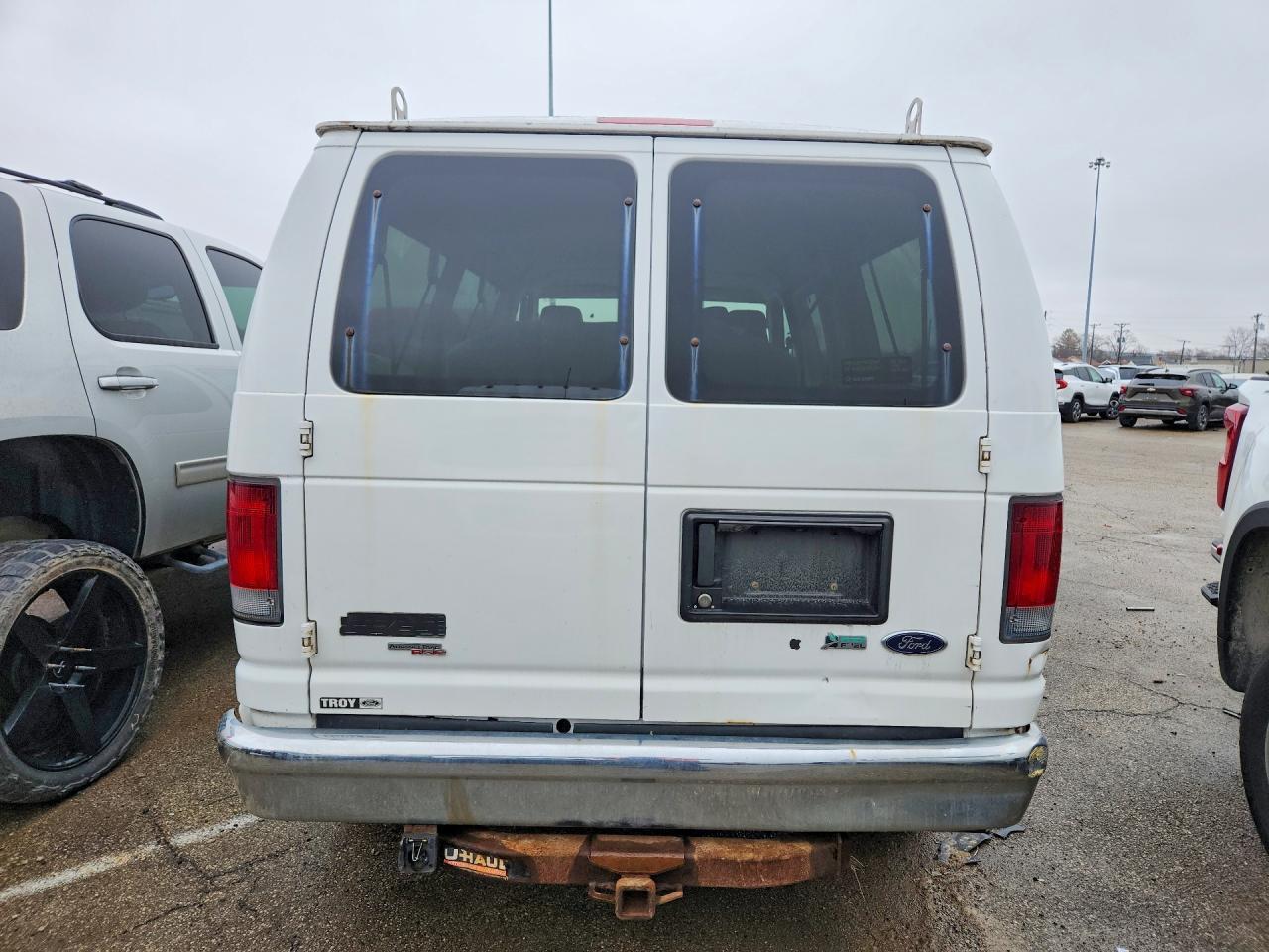 2012 Ford Econoline E350 Super Duty Wagon - Image 6