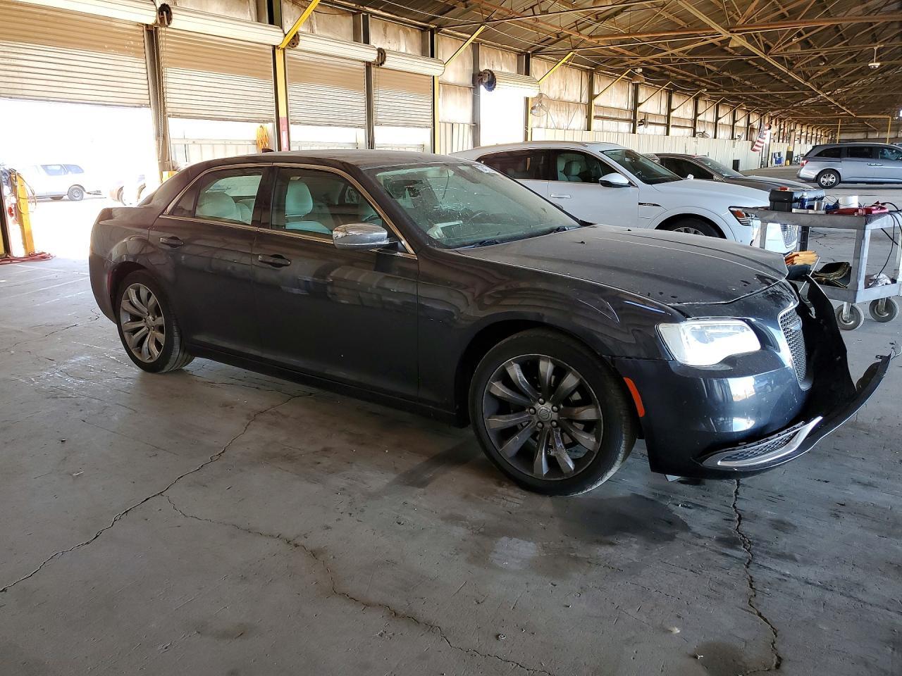 2018 Chrysler 300 Touring - Image 4
