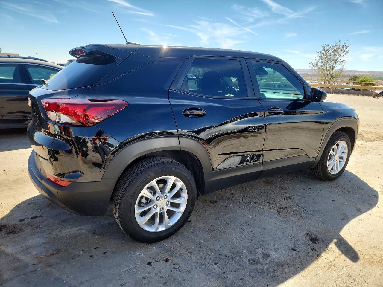 2025 Chevrolet Trailblazer Ls - Image 3