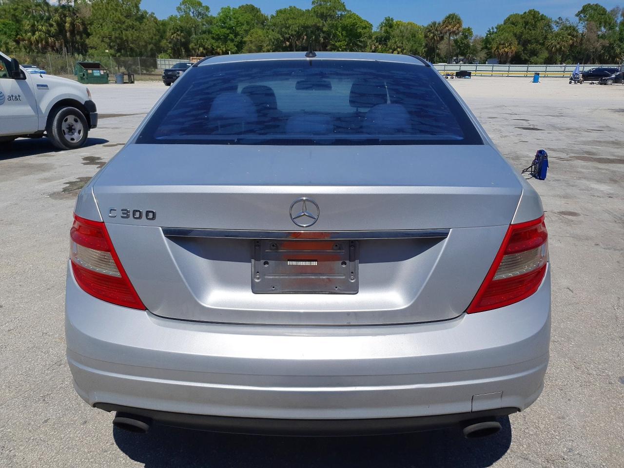 2011 Mercedes-Benz C 300 - Фото 6
