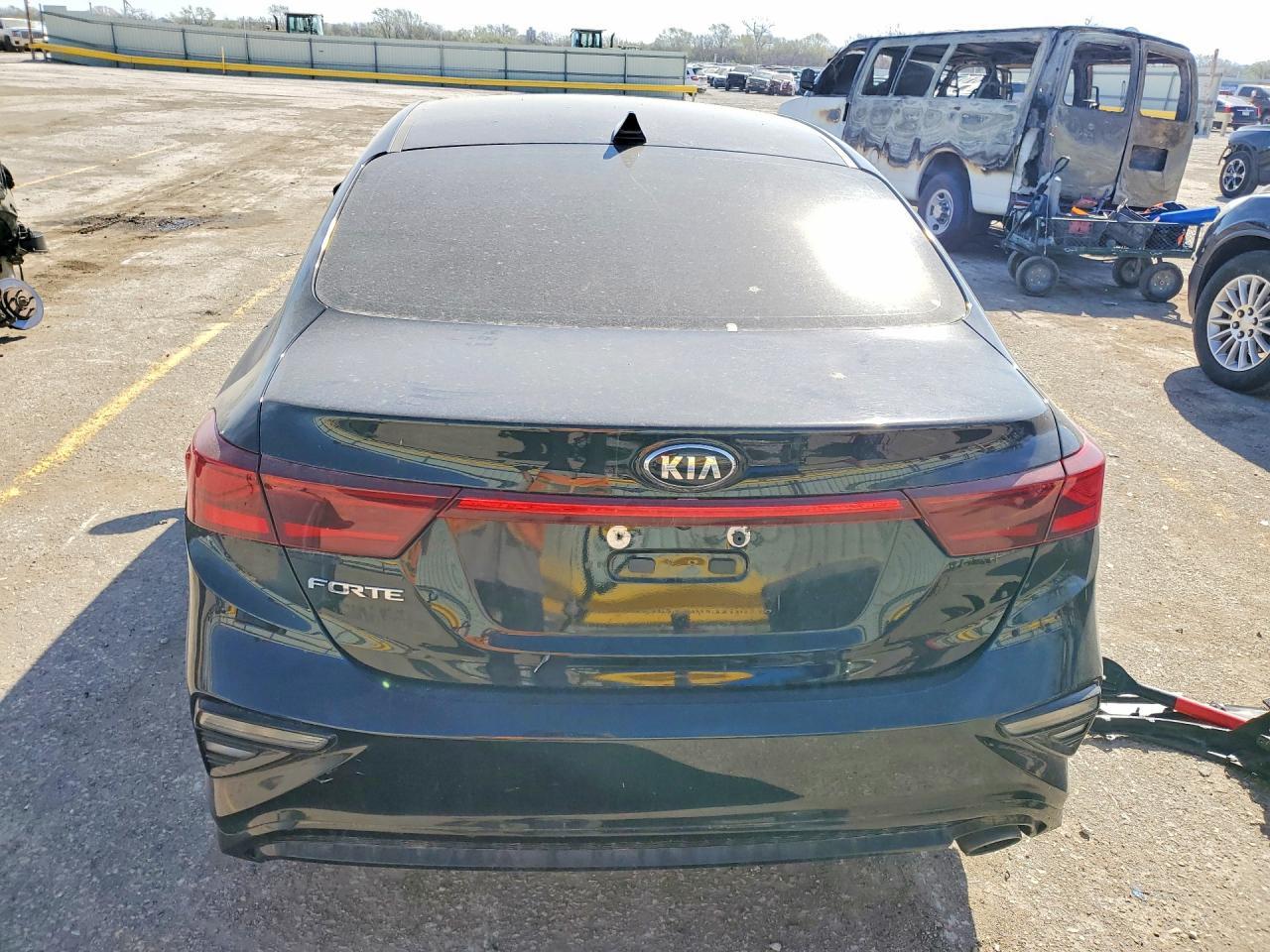 2021 Kia Forte Lxs - Image 6