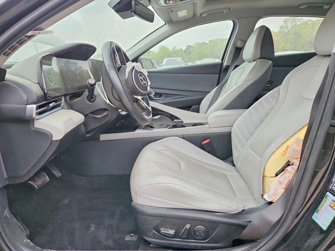 2023 Hyundai Elantra Limited - Image 7