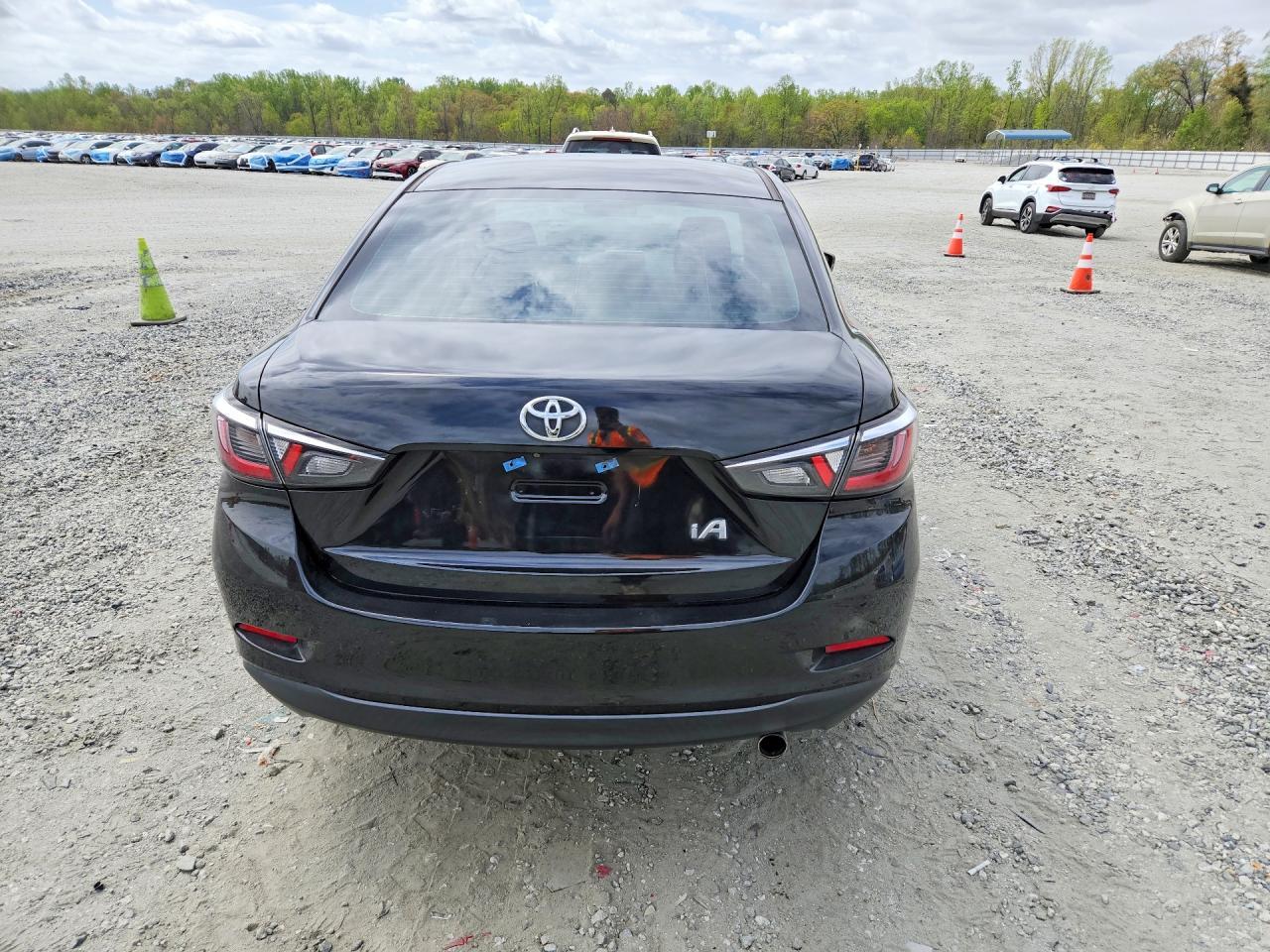 2017 Toyota Yaris Ia Base - Image 6