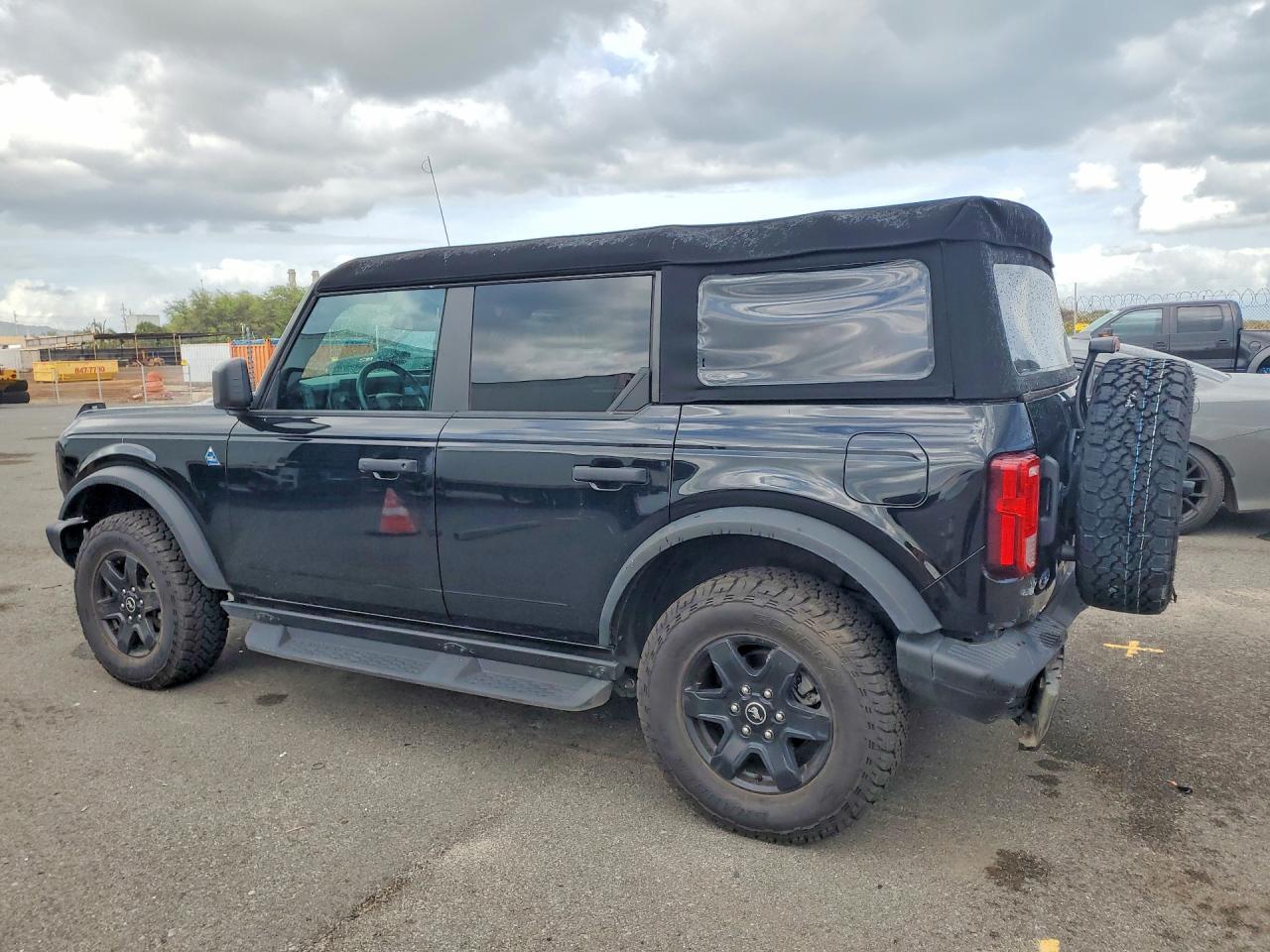 2024 Ford Bronco Black Diamond - Image 2